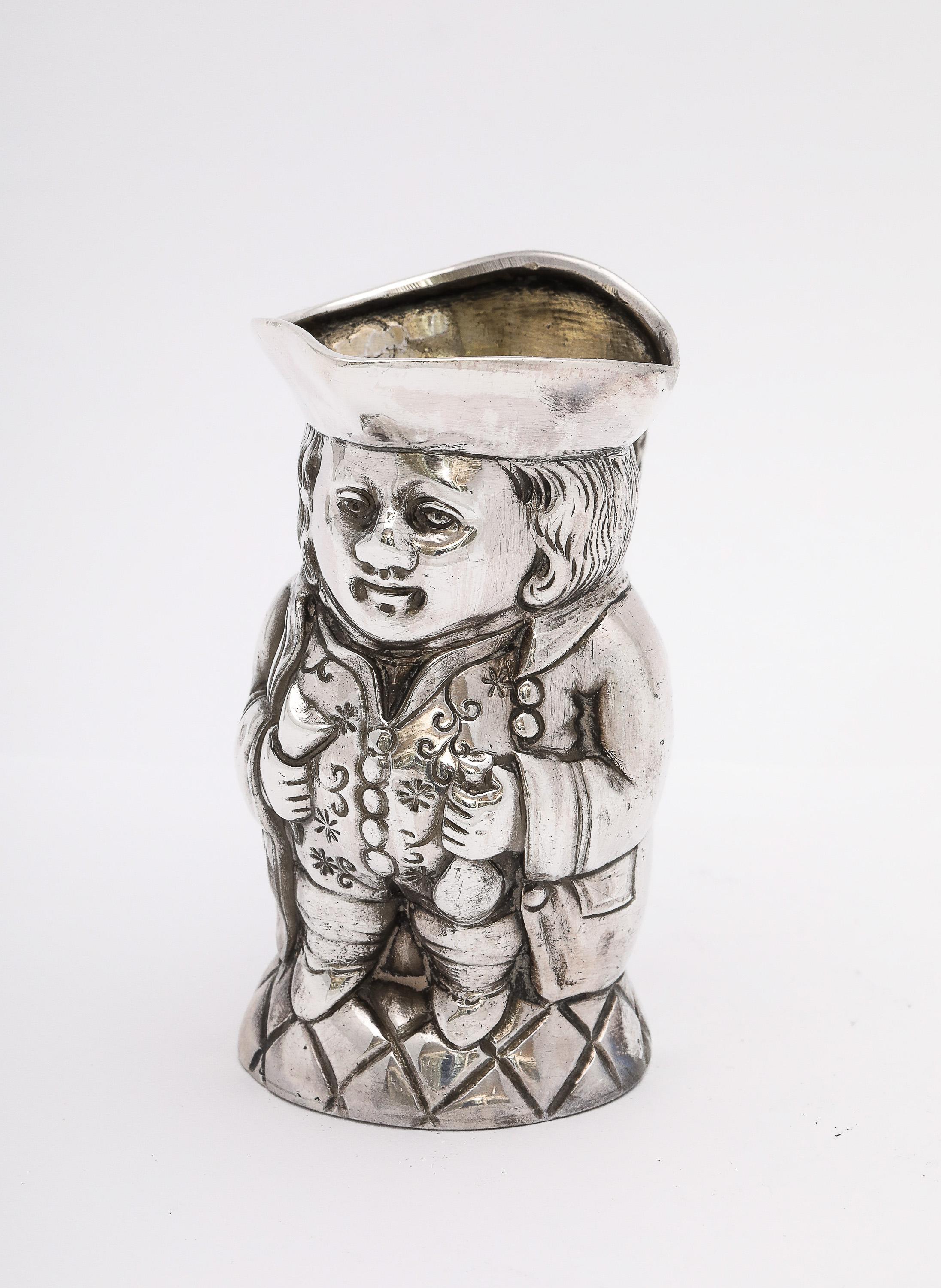 Inusual jarra de crema en forma de taza Toby de plata de ley de la época eduardiana en venta 4