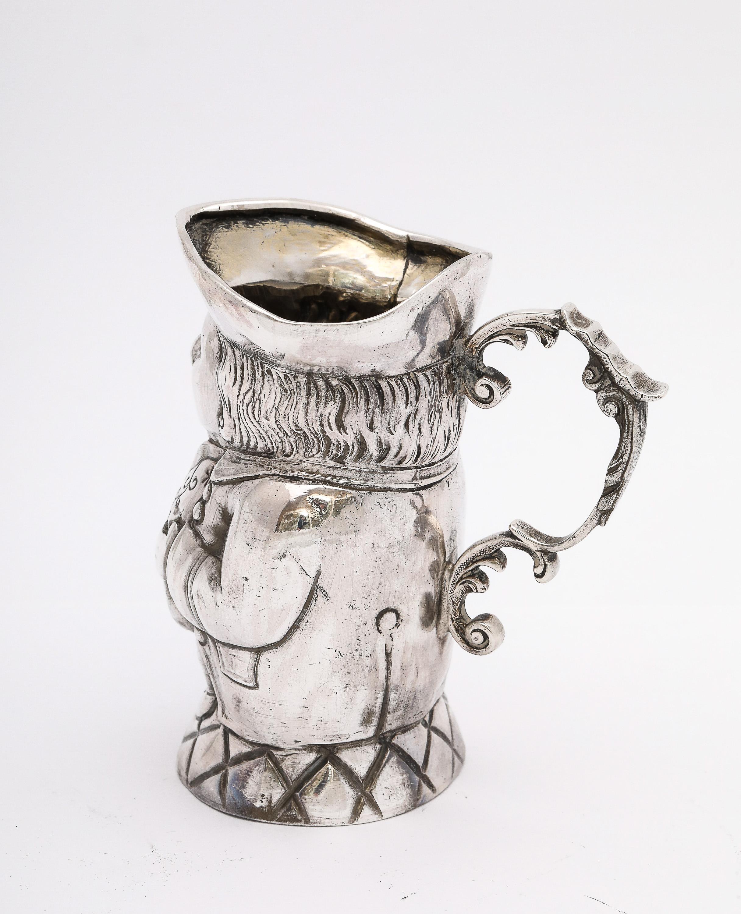 Inusual jarra de crema en forma de taza Toby de plata de ley de la época eduardiana en venta 1
