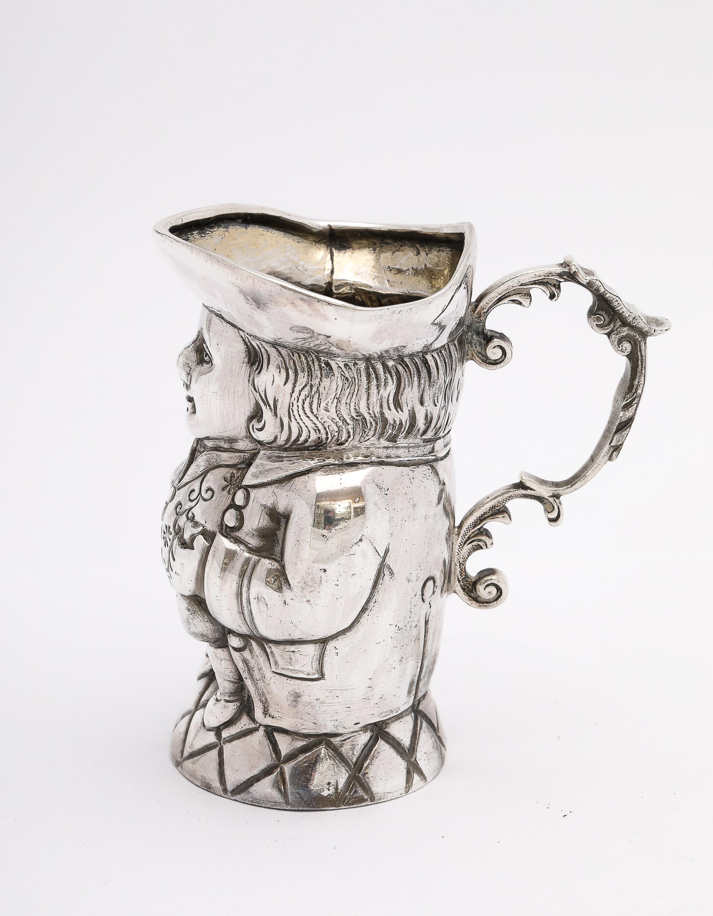 Inusual jarra de crema en forma de taza Toby de plata de ley de la época eduardiana en venta 2
