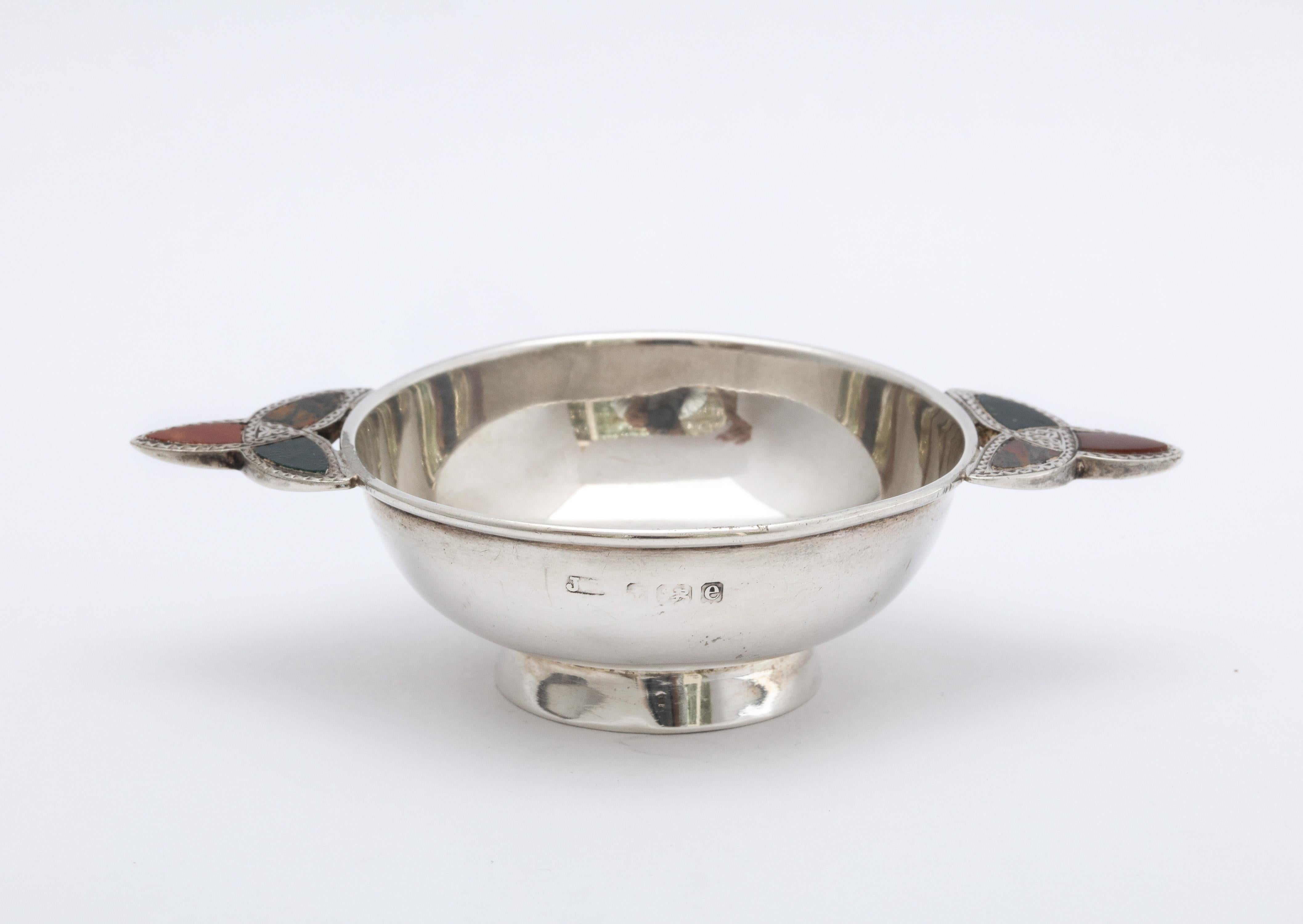 English Unusual Edwardian Sterling Silver and Scottish Agate Quaich