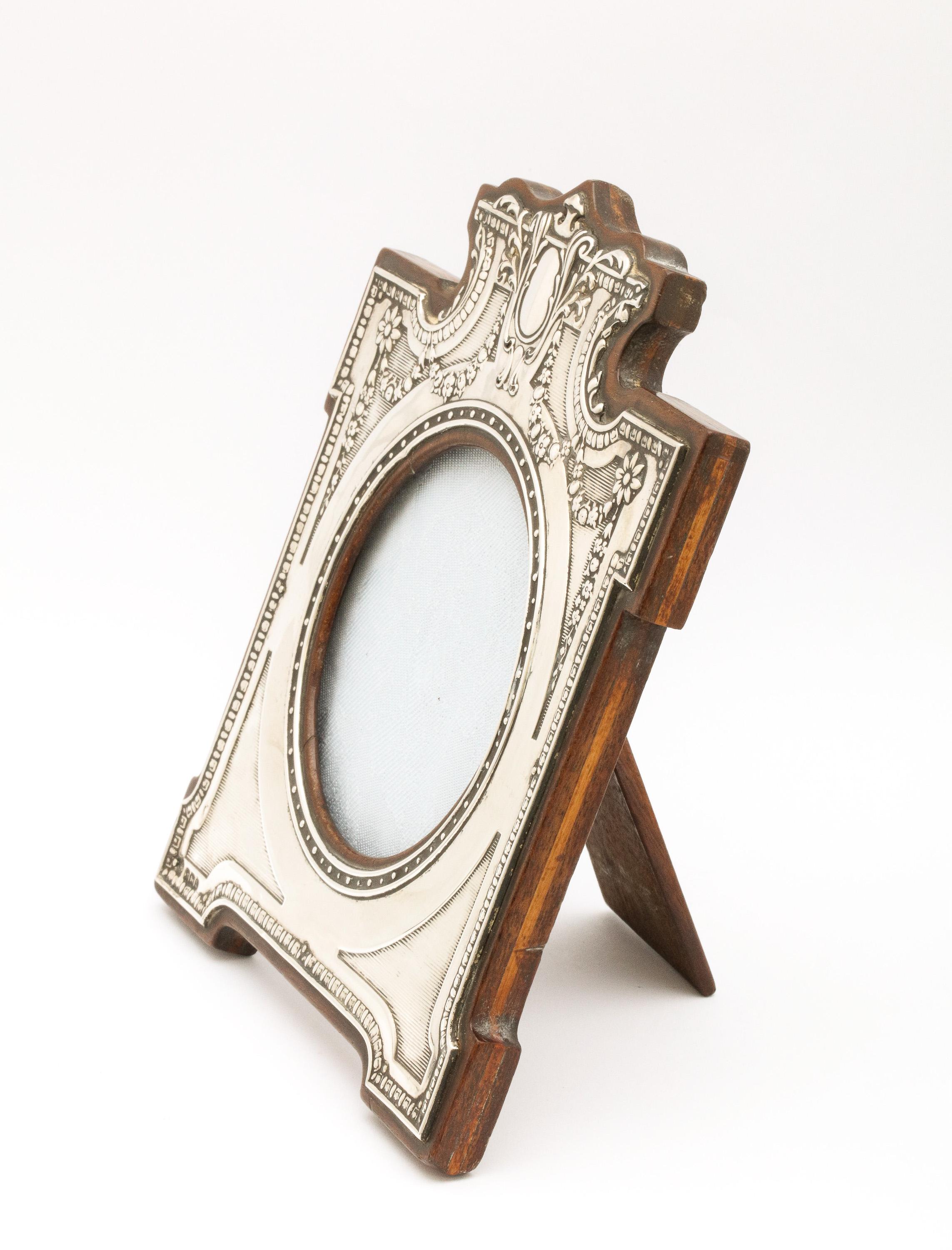 Unusual Edwardian Sterling Silver Picture Frame with Wood Back In Good Condition In New York, NY