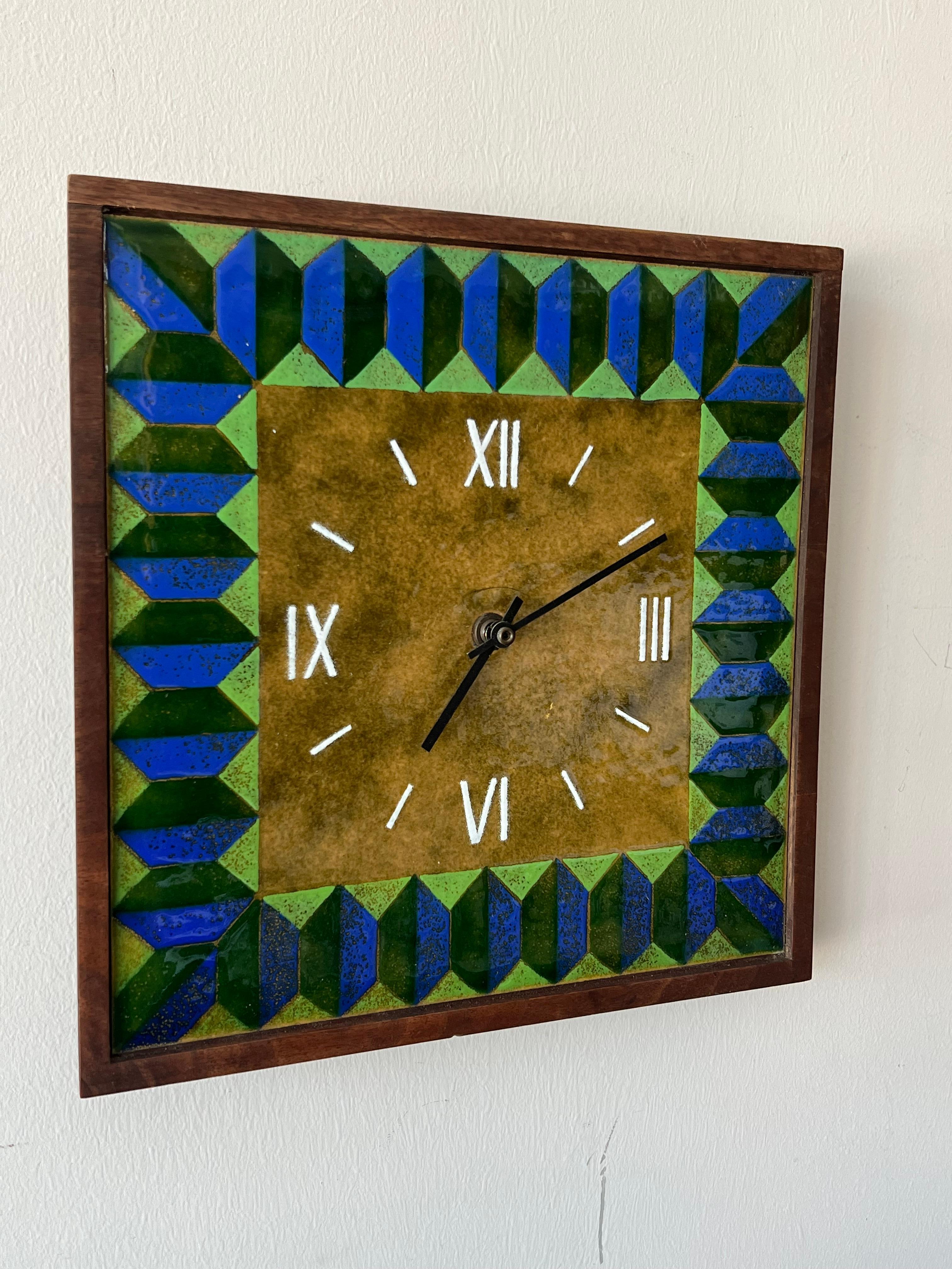Américain Horloge murale inhabituelle en émail des années 1960 en vente