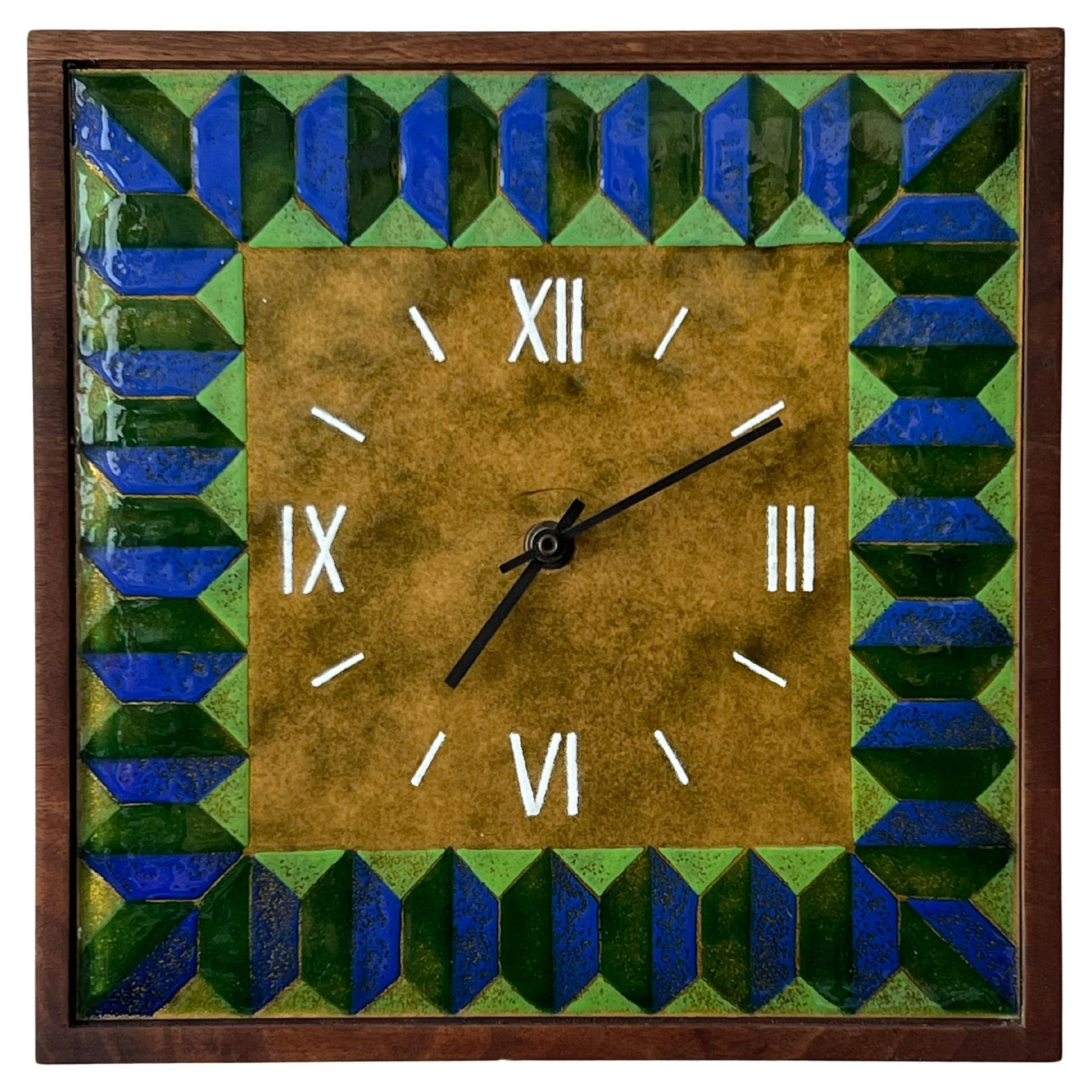 Horloge murale inhabituelle en émail des années 1960 en vente