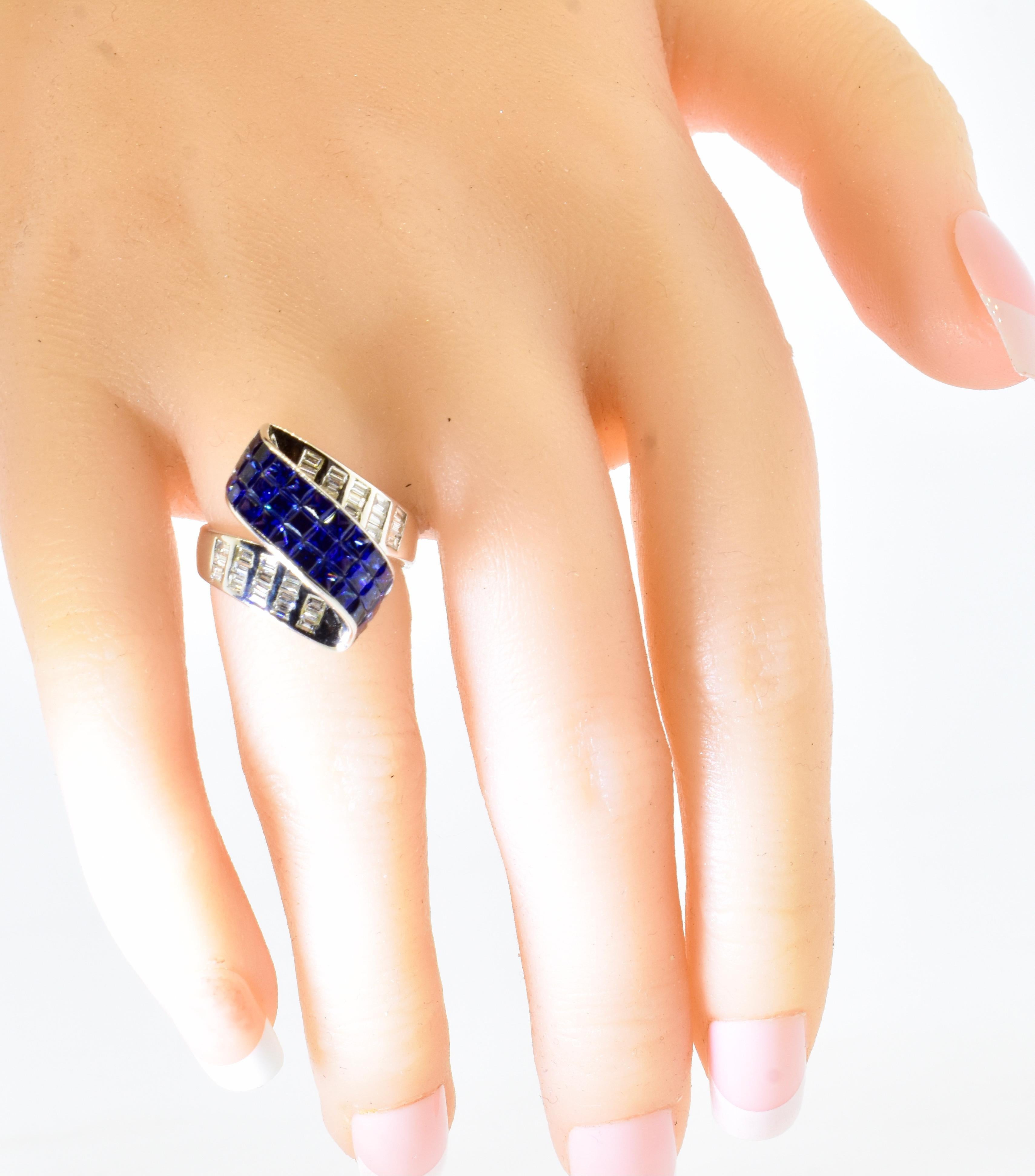Unusual Fine Sapphire and White Diamond and 18K White Gold Ring In Excellent Condition For Sale In Aspen, CO