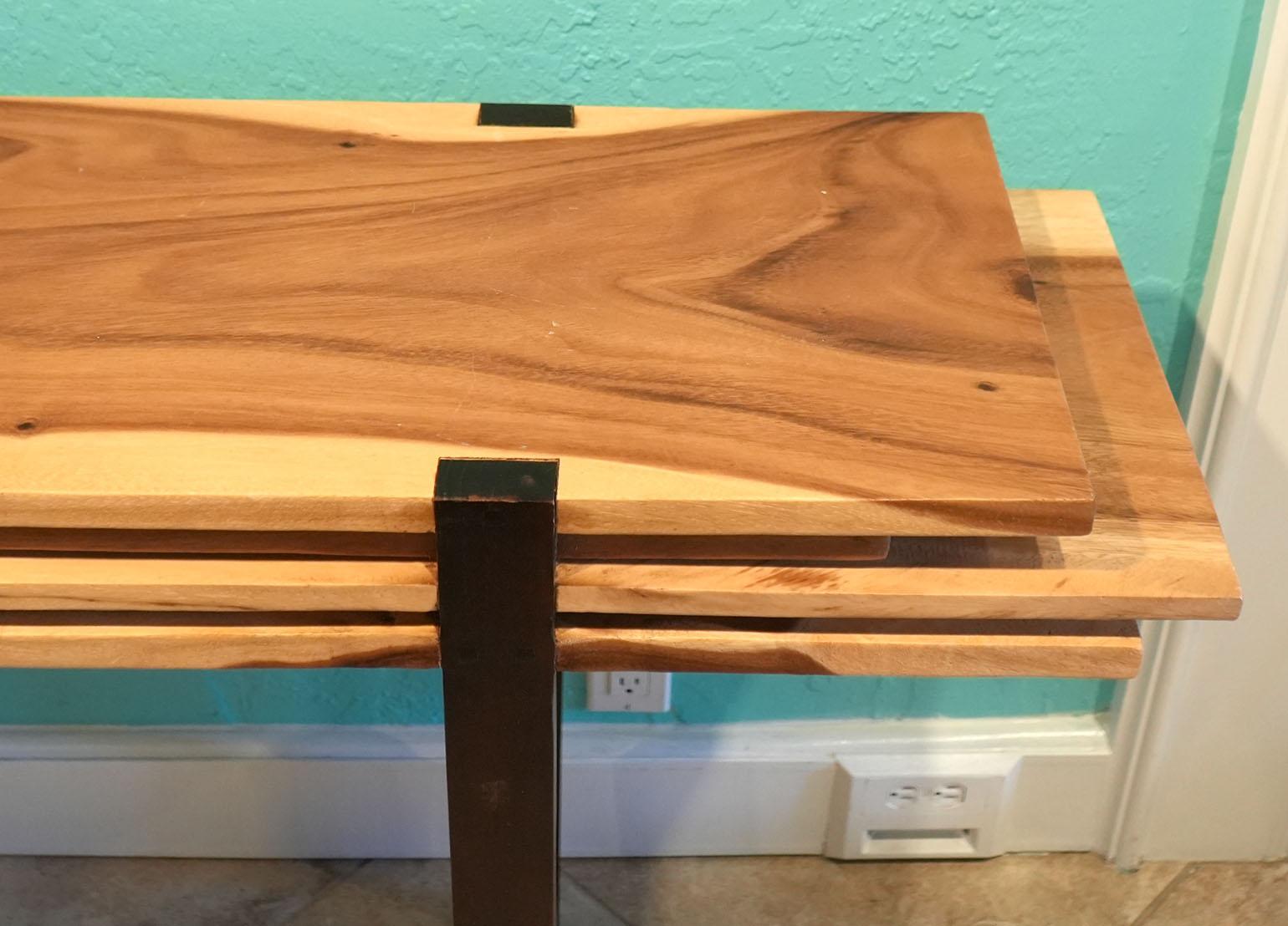 Ungewöhnliche fünf Planken Live Edge Wood Konsolentisch im Zustand „Hervorragend“ im Angebot in Ft. Lauderdale, FL