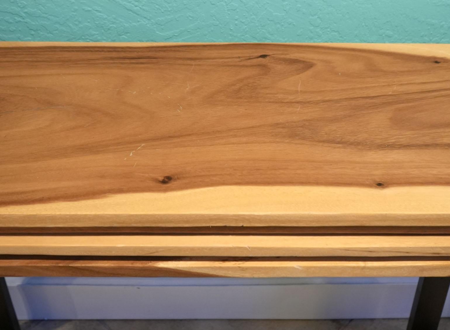 Ungewöhnliche fünf Planken Live Edge Wood Konsolentisch (20. Jahrhundert) im Angebot