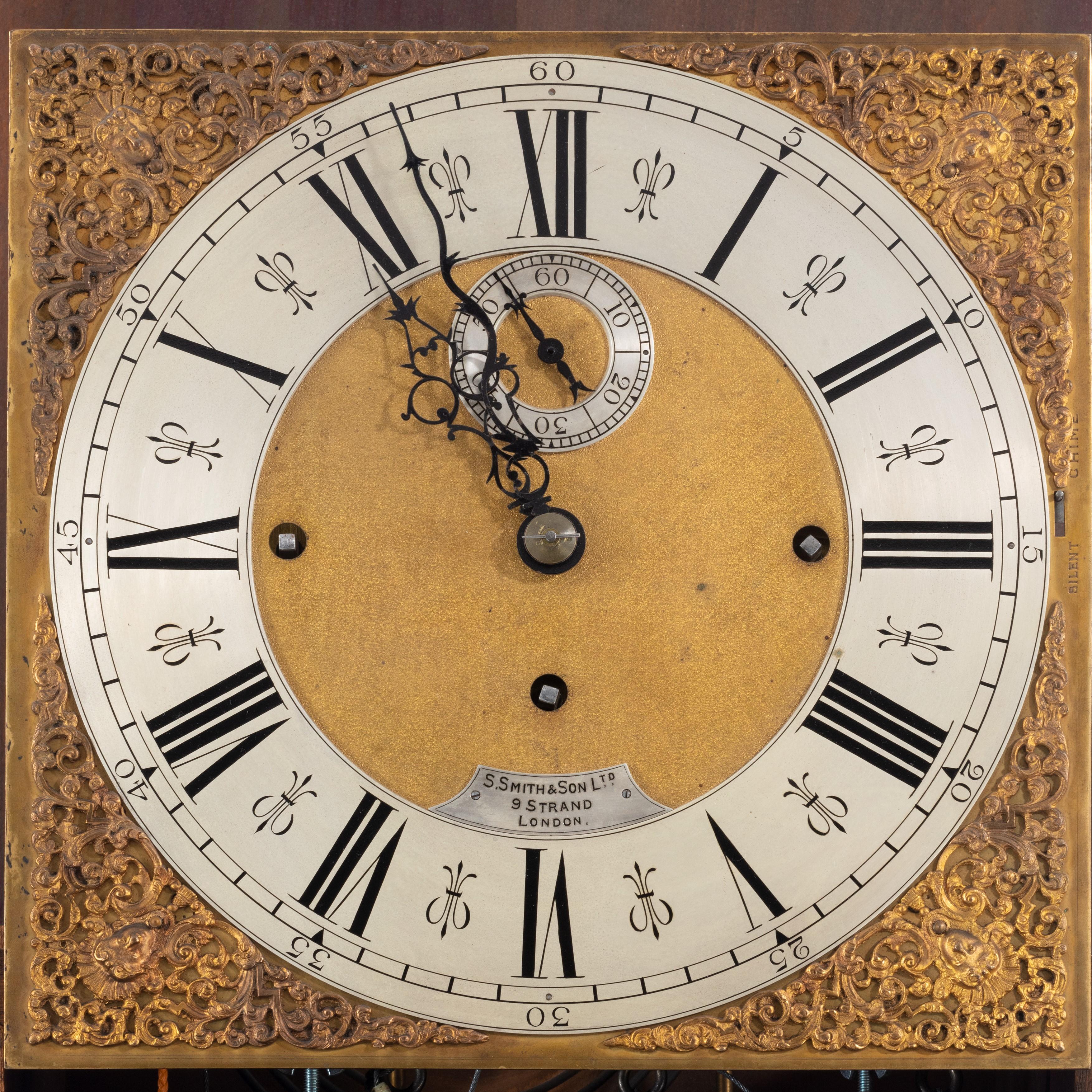Ungewöhnliche lange, geflammte Mahagoni-Uhr aus Ahornholz, zugeschrieben Maples im Angebot 1