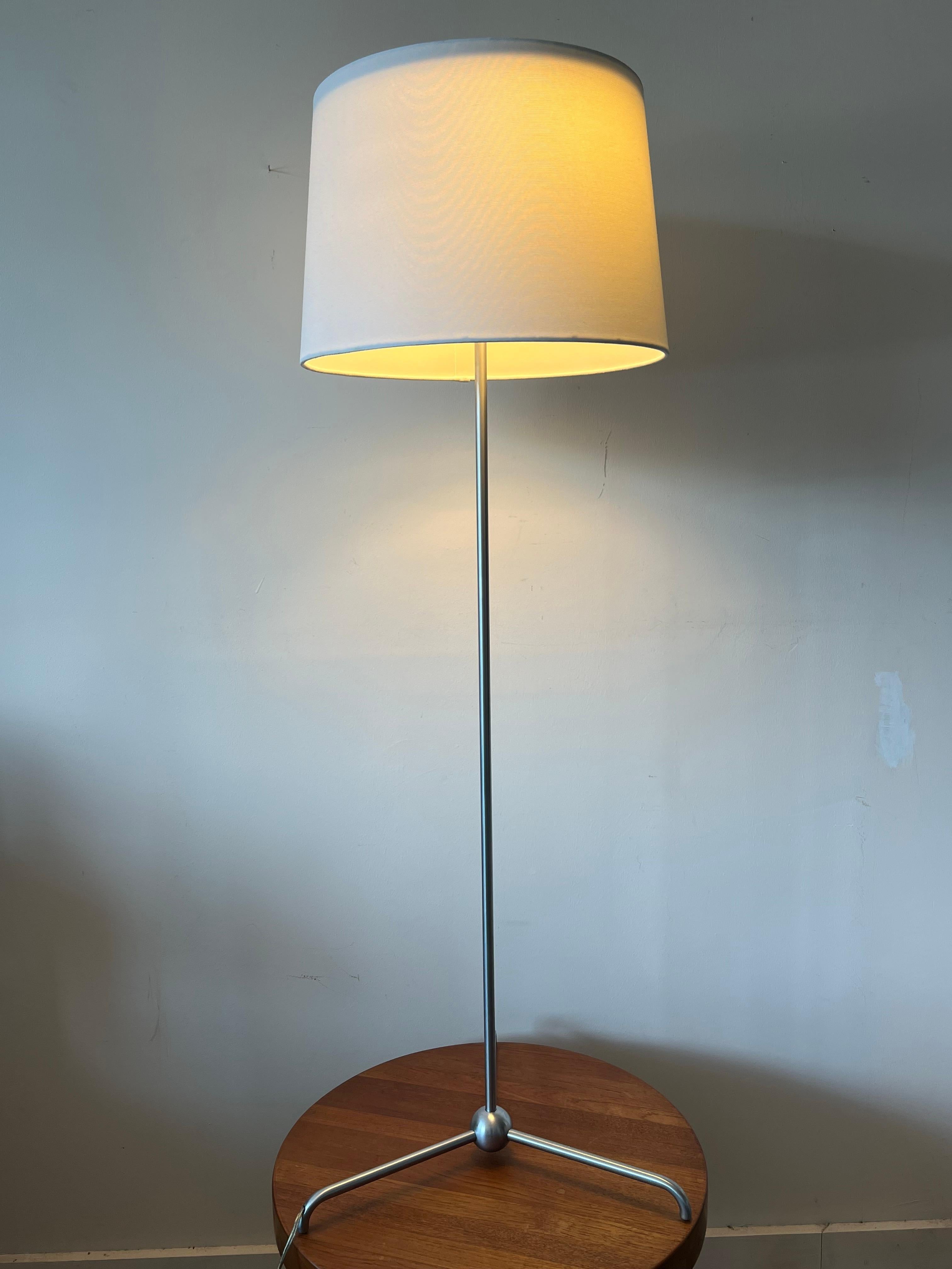 A rare floor lamp designed by T.H. Robsjohn-Gibbings and manufactured by Hansen Lighting, NYC ca' 1950's. Brushed steel finish. Comes with brown 6ft long cord. 
