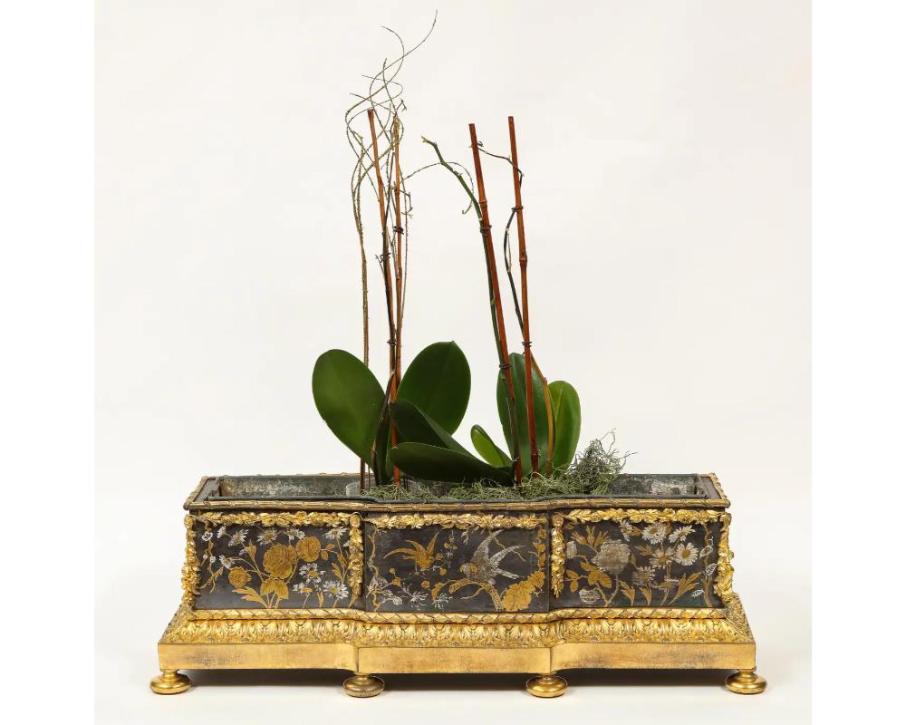 Unusual French Japonisme ormolu-mounted tole jardinière, circa 1870.

Very nice and unusual rectangular jardinière / planter made from the best quality ormolu. Designed with flowers, and birds, in the style of Christofle.

Original liner