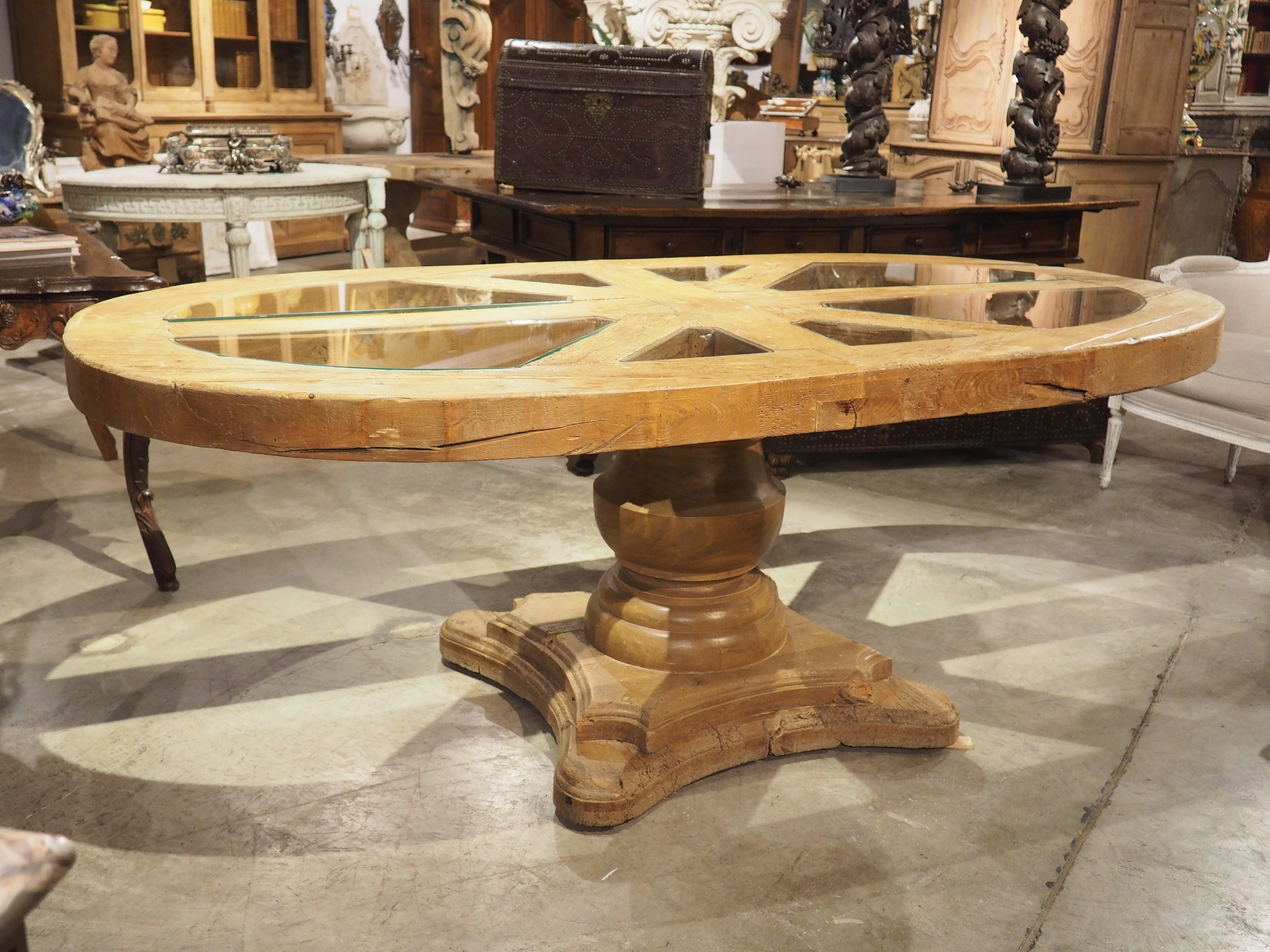 Table de salle à manger ou de petit déjeuner ovale, avec panneaux en verre, Circa 1940s en vente 3