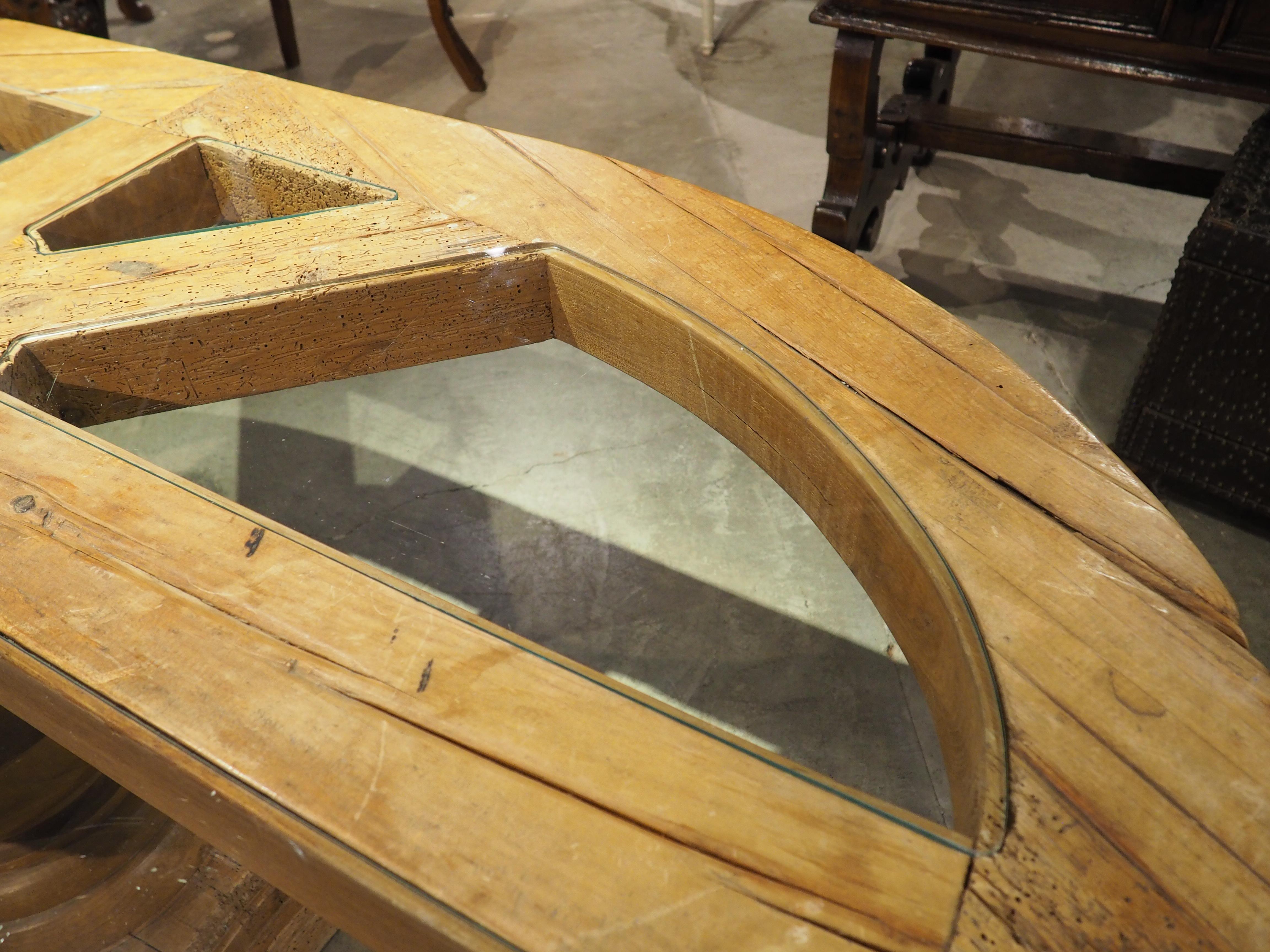 Verre Table de salle à manger ou de petit déjeuner ovale, avec panneaux en verre, Circa 1940s en vente