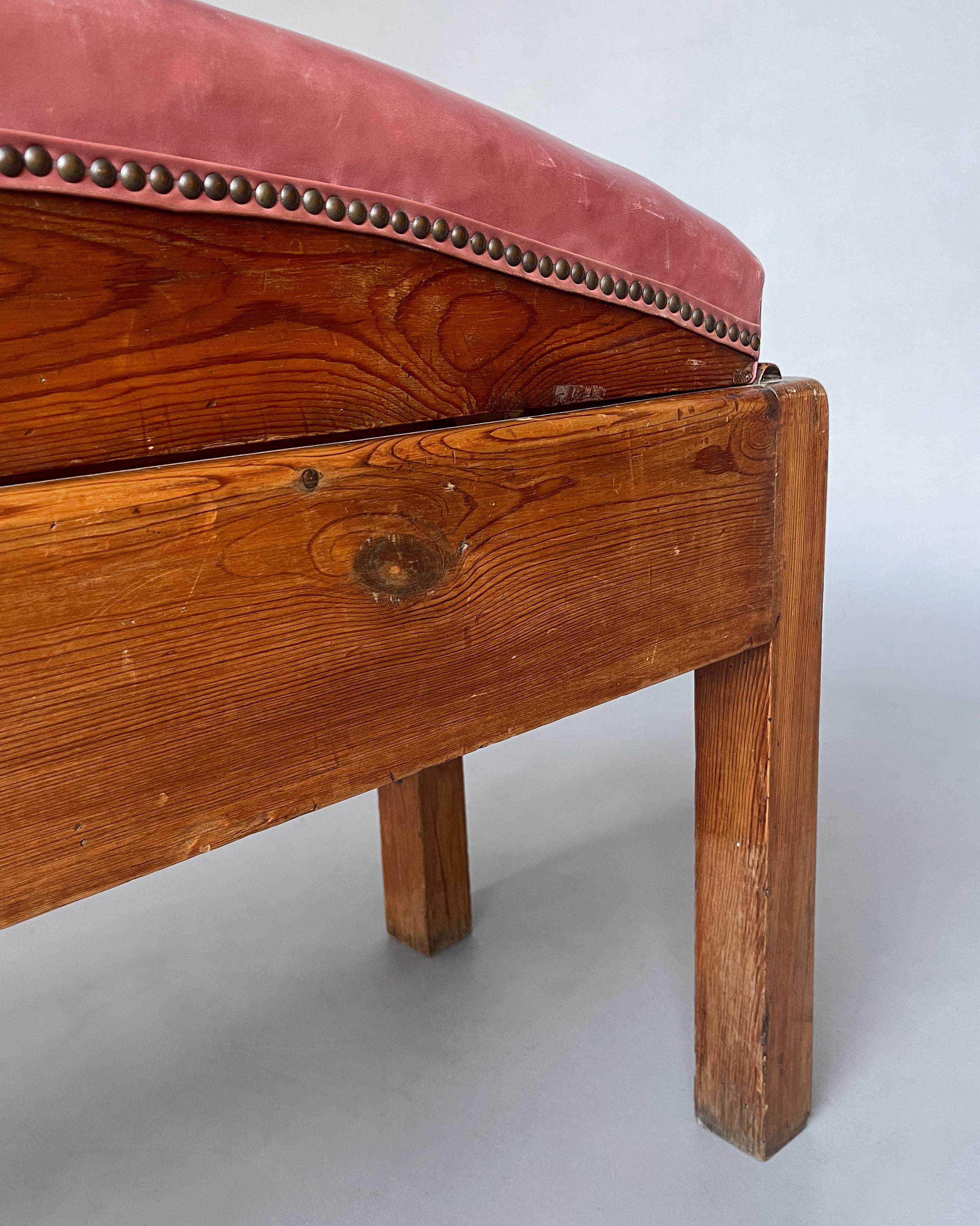 Banc français inhabituel en pin et cuir des années 1940 en vente 7