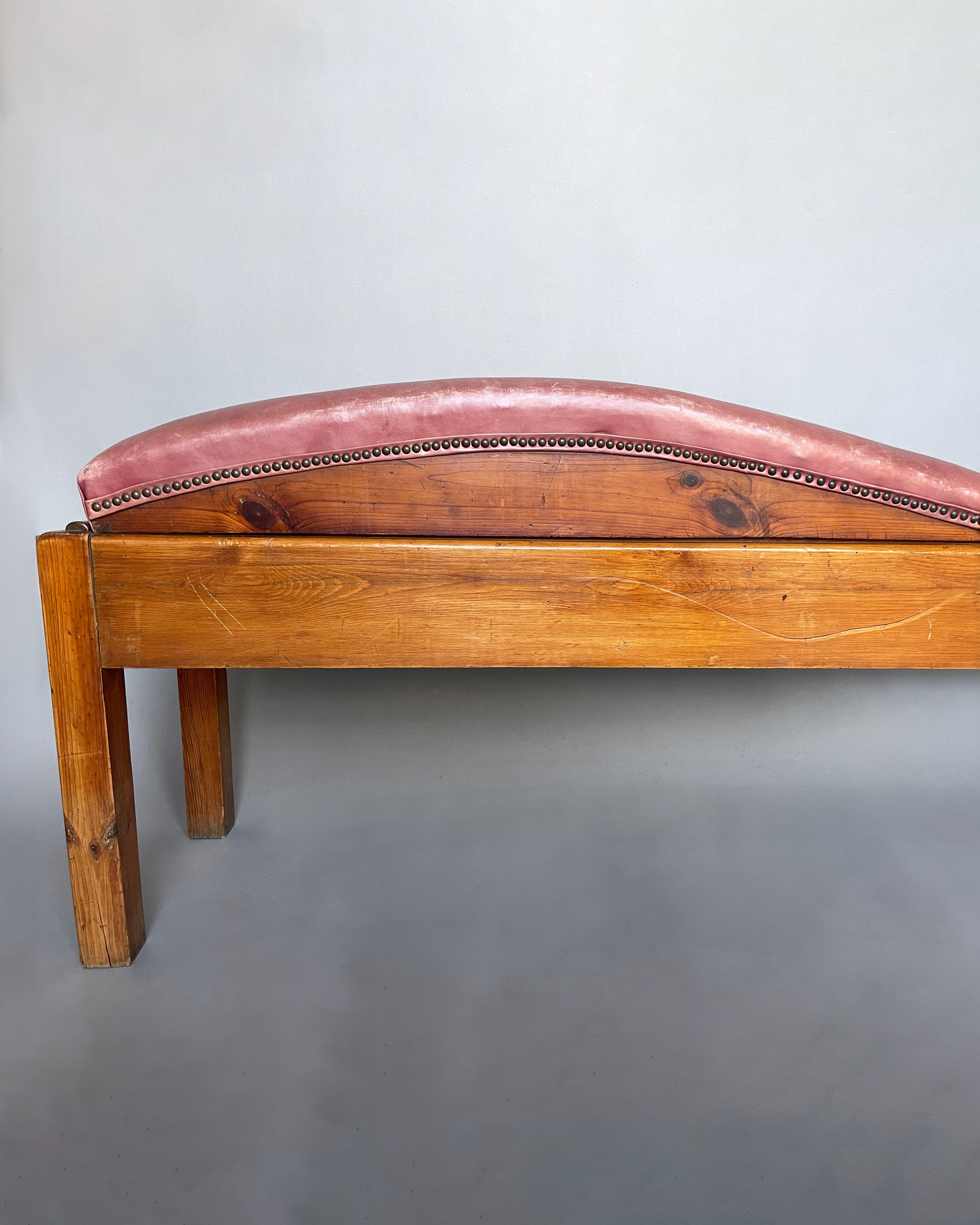 Banc français inhabituel en pin et cuir des années 1940 en vente 11