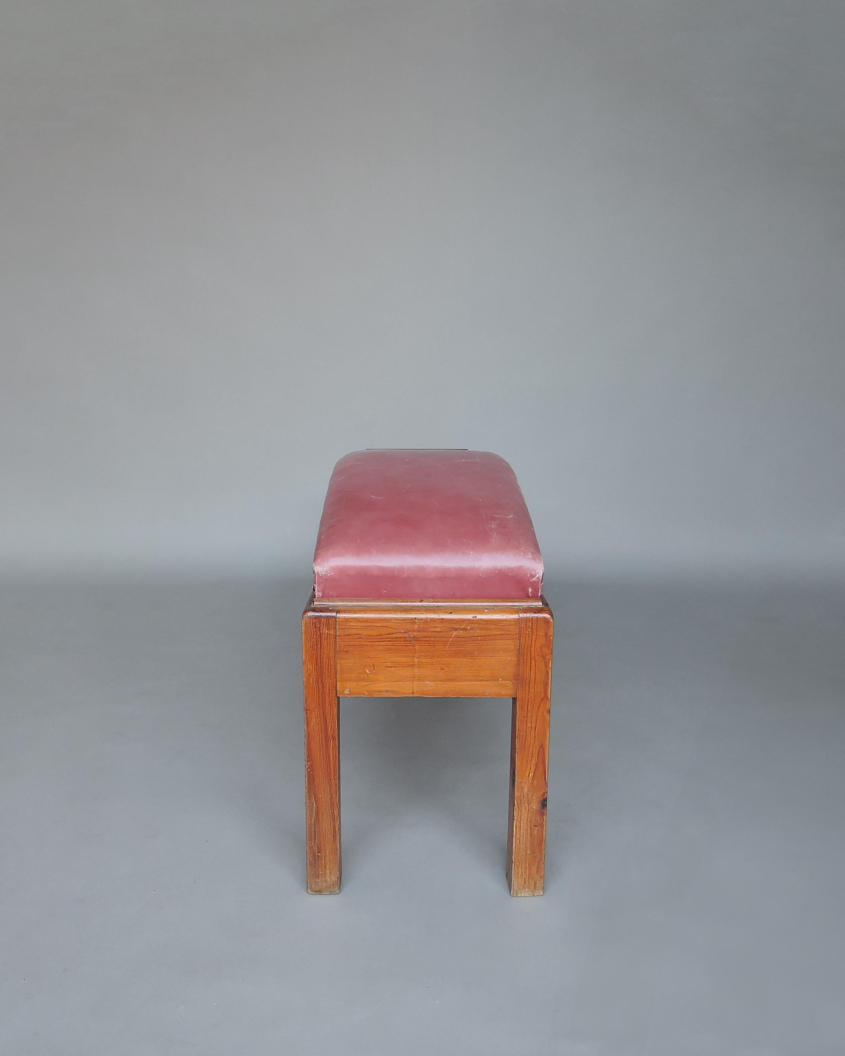 Banc français inhabituel en pin et cuir des années 1940 en vente 1