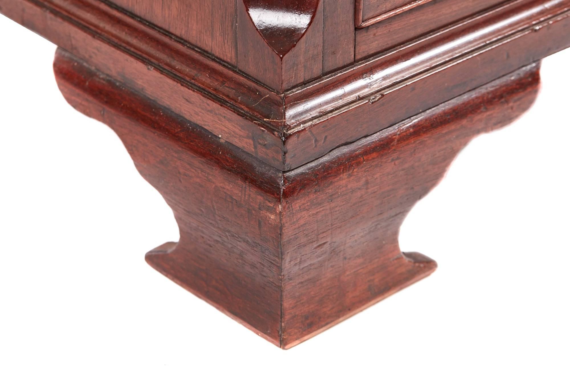 Unusual George III Mahogany Chest of Drawers For Sale 1