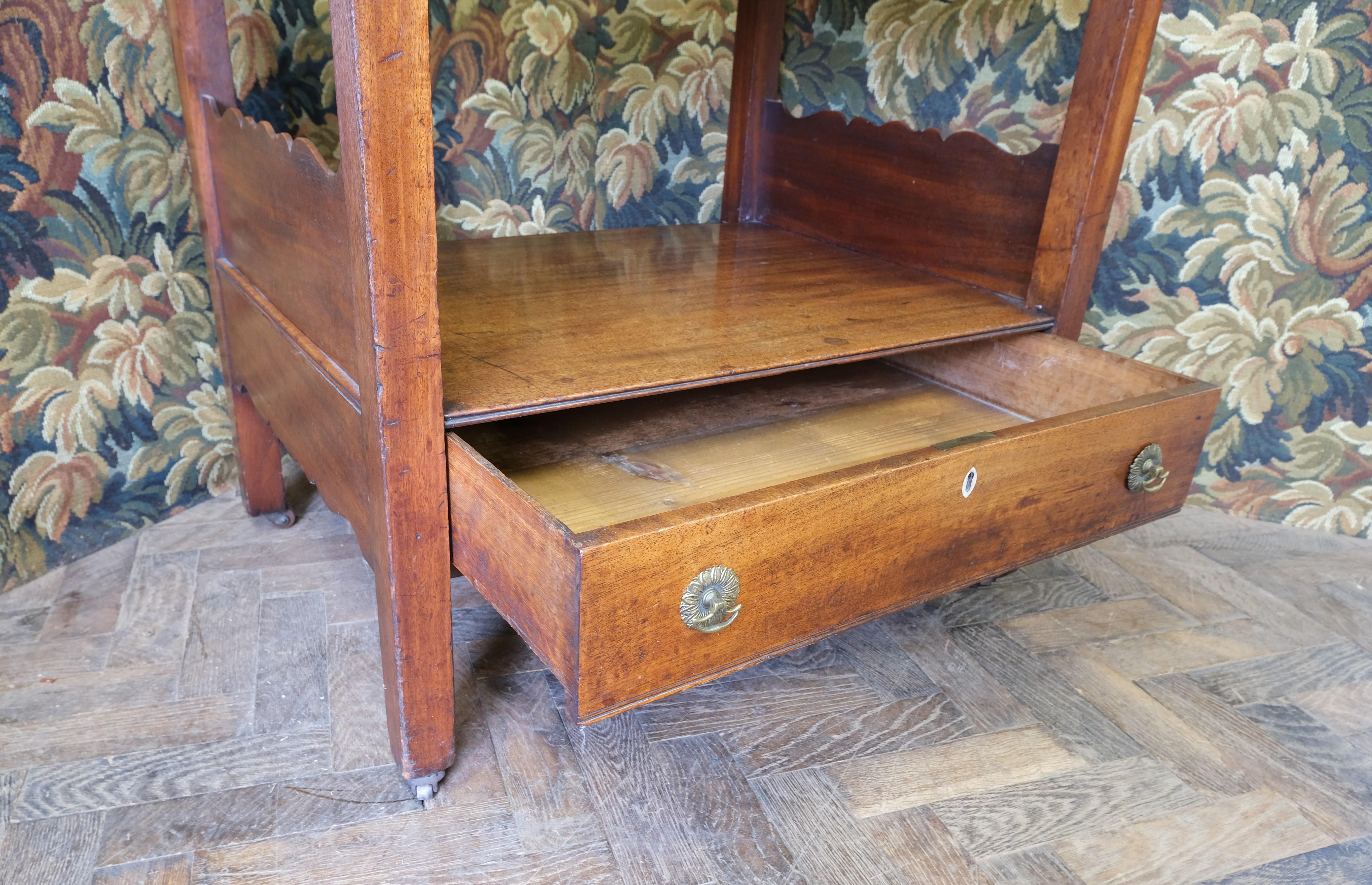George III Unusual Georgian mahogany table stand For Sale