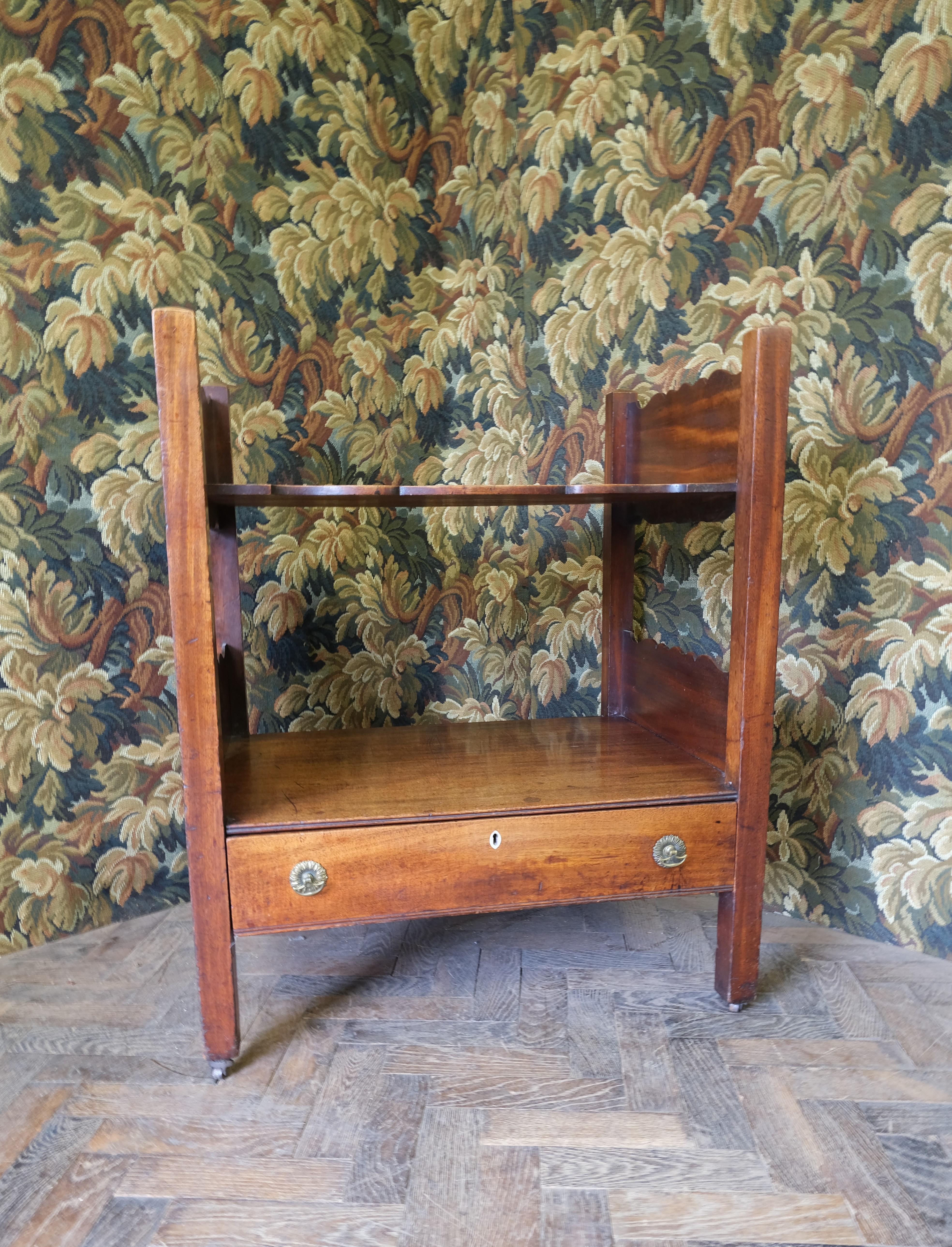 British Unusual Georgian mahogany table stand For Sale