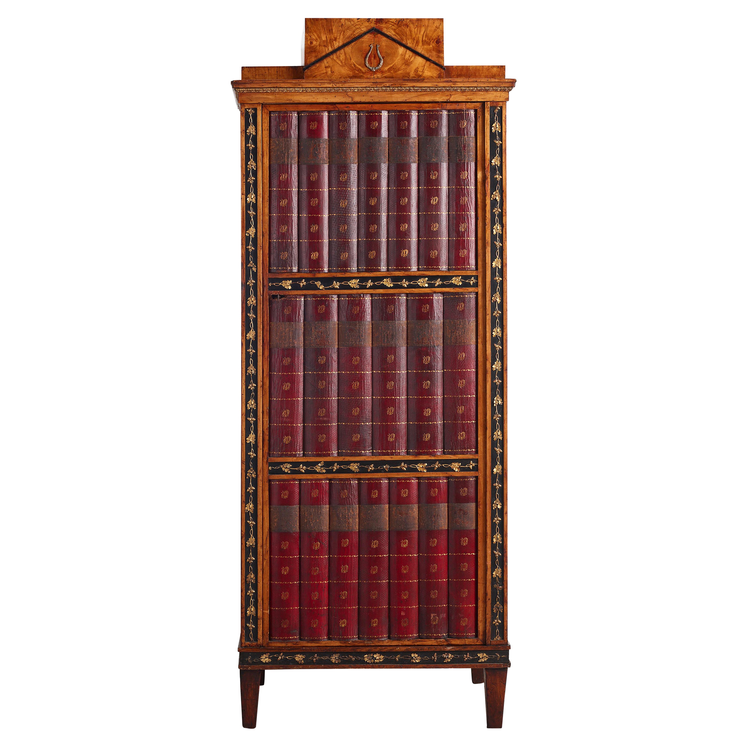 Armoire néoclassique allemande inhabituelle avec porte décorée à la feuille de faux livre