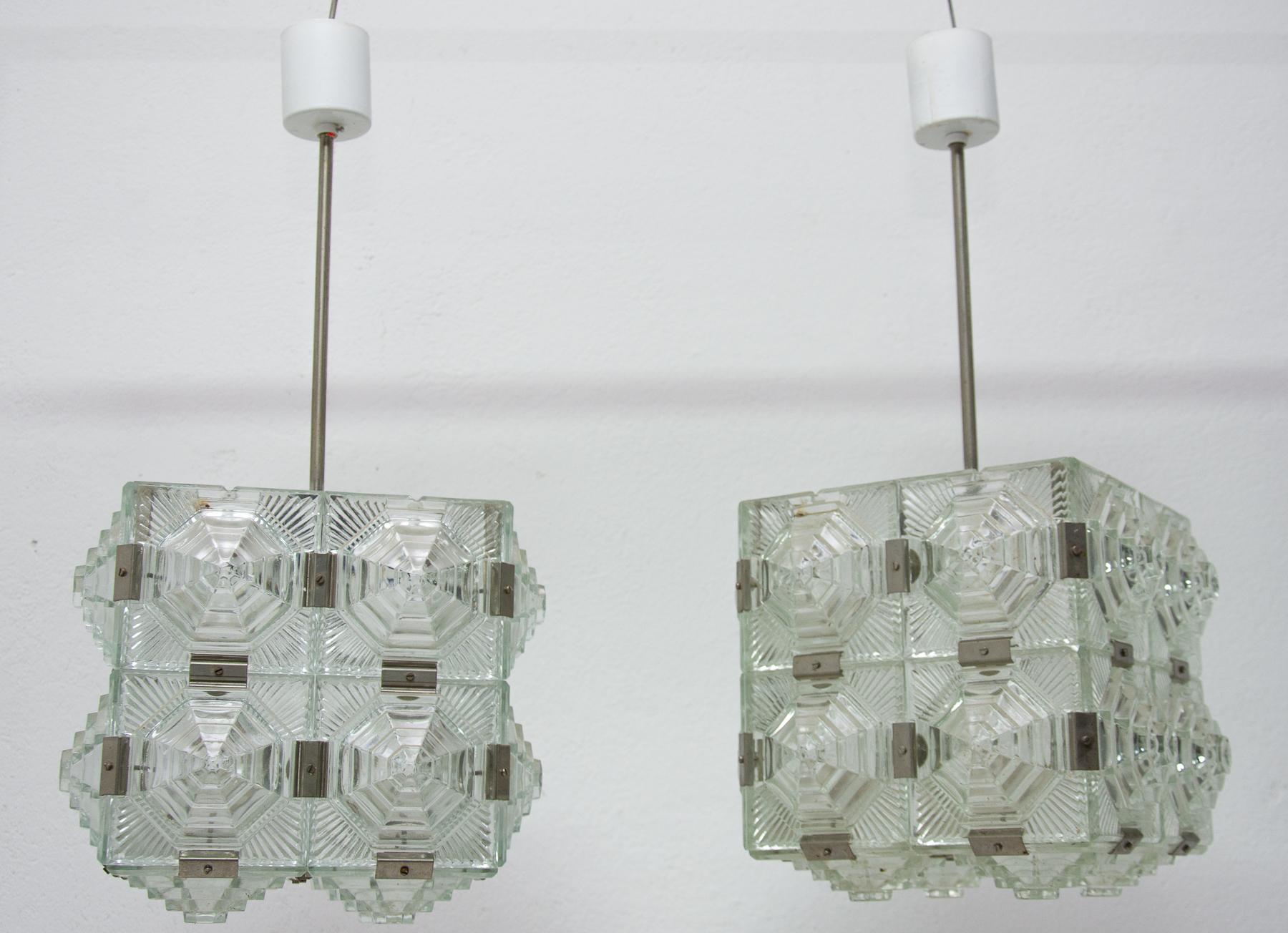 Tchèque Lampes à suspension cubiques en verre inhabituelles de Kamenick enov, 1970, prix par paire en vente