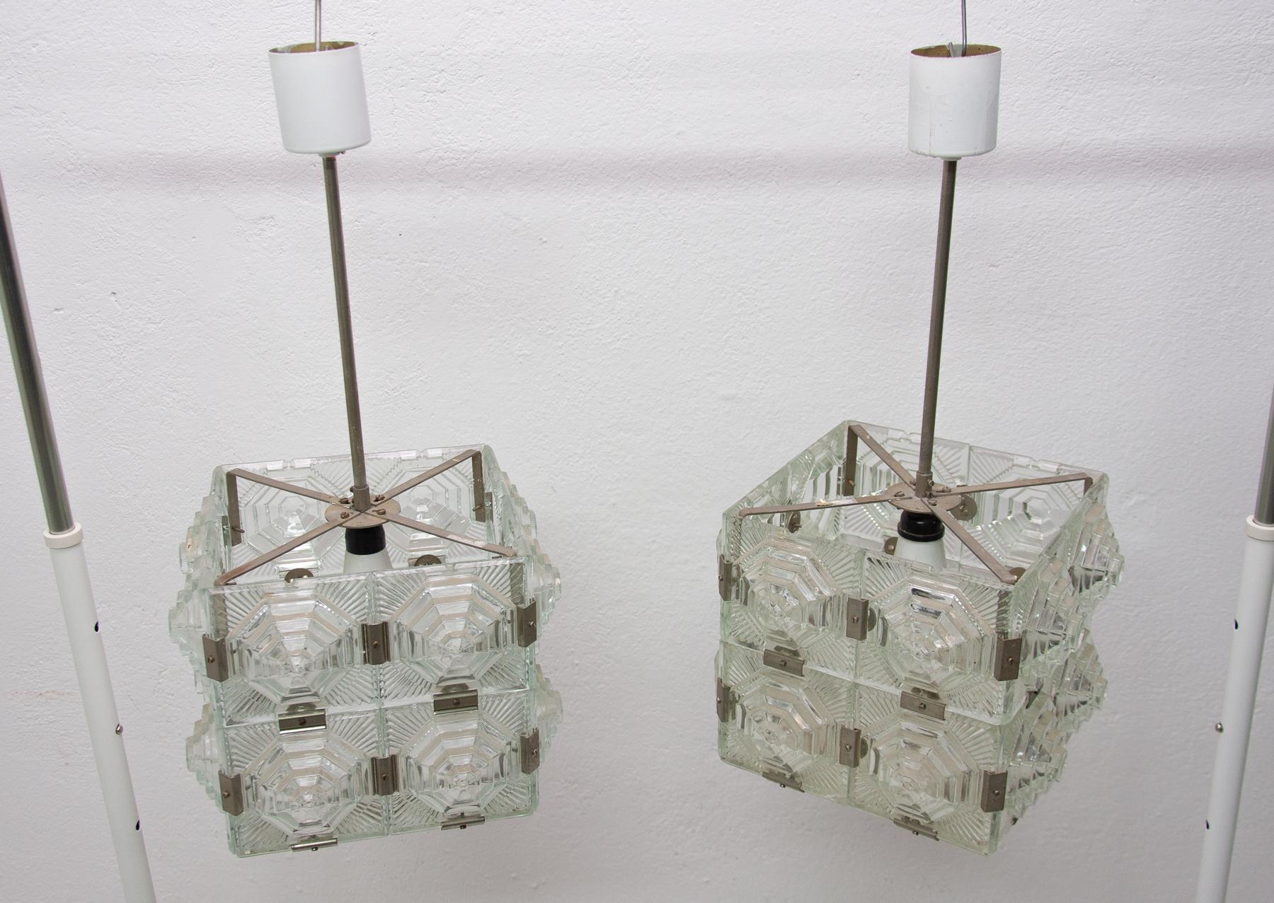 Métal Lampes à suspension cubiques en verre inhabituelles de Kamenick enov, 1970, prix par paire en vente