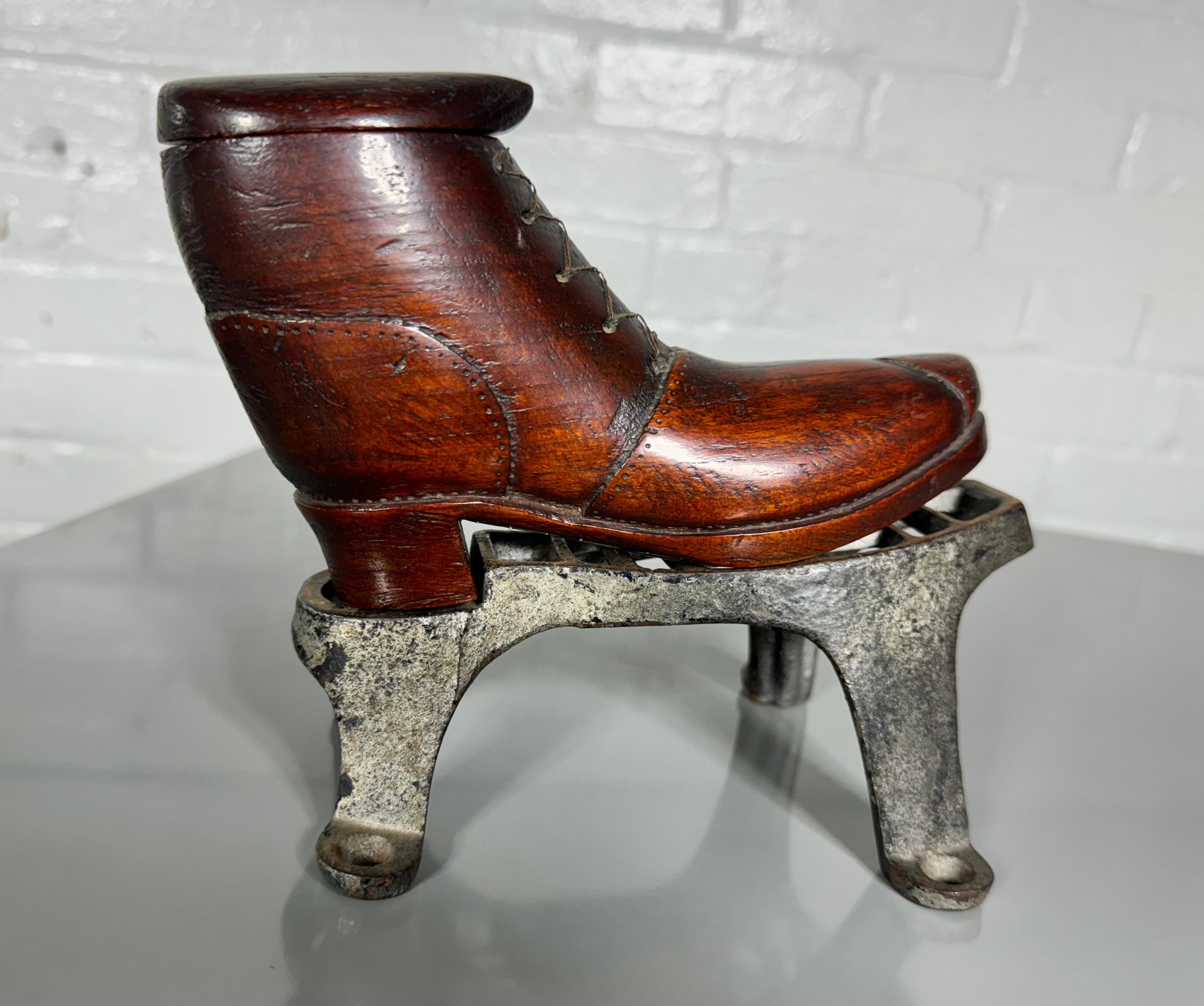 Inusual Zapato de Madera de Arte Popular Tallado a Mano... en venta 2