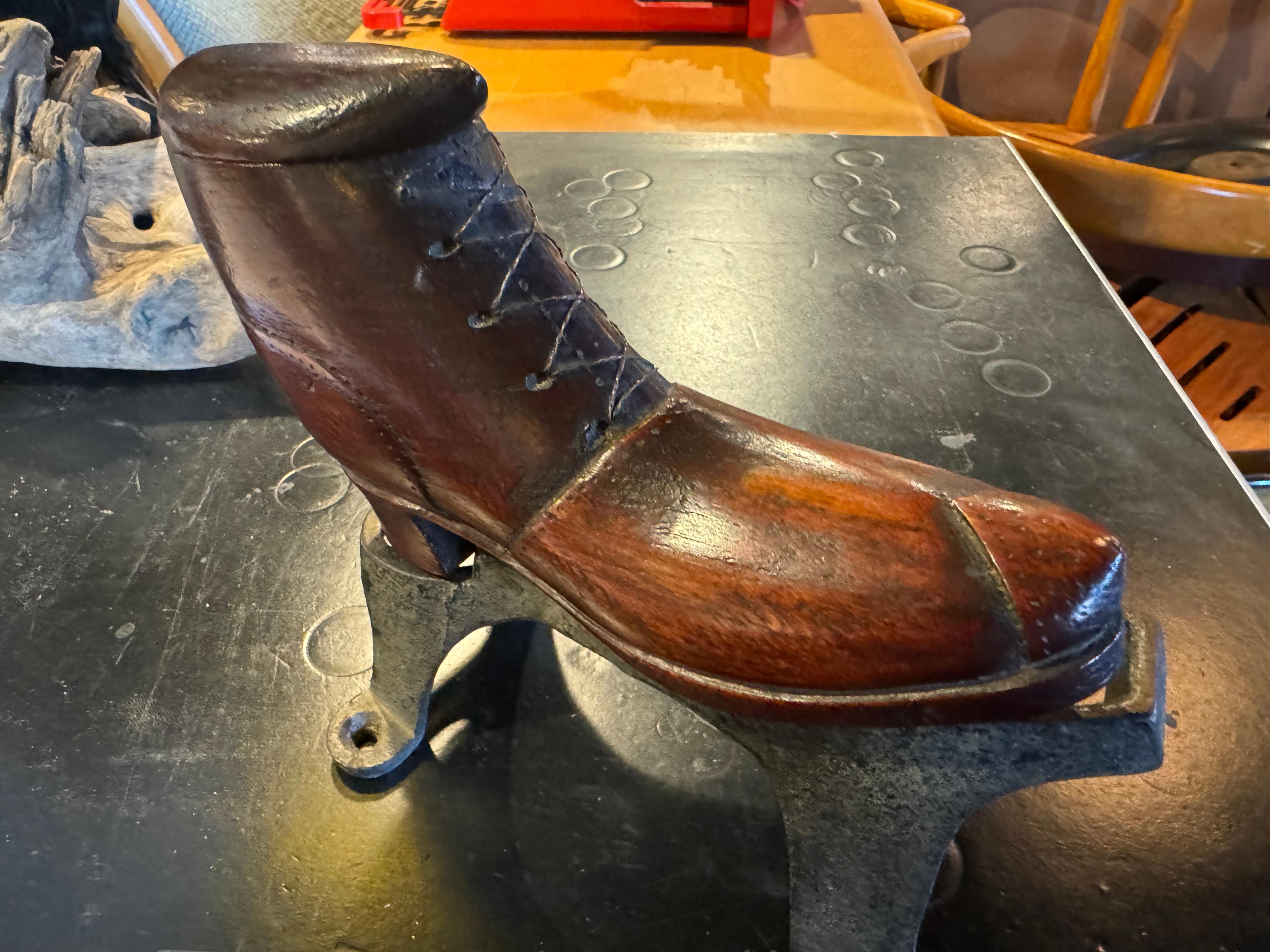 Inusual Zapato de Madera de Arte Popular Tallado a Mano... en venta 4