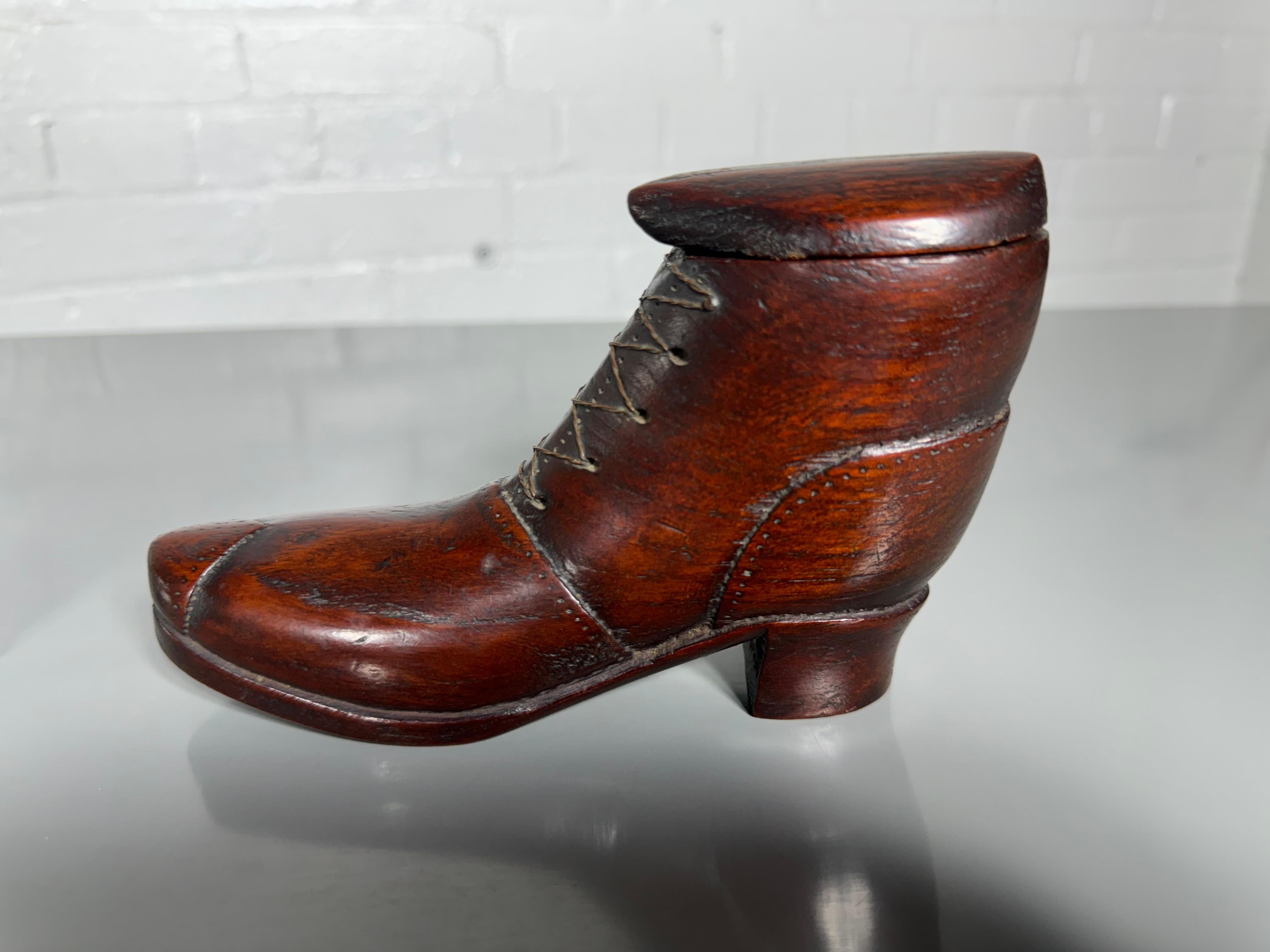 Inusual Zapato de Madera de Arte Popular Tallado a Mano... Estadounidense en venta