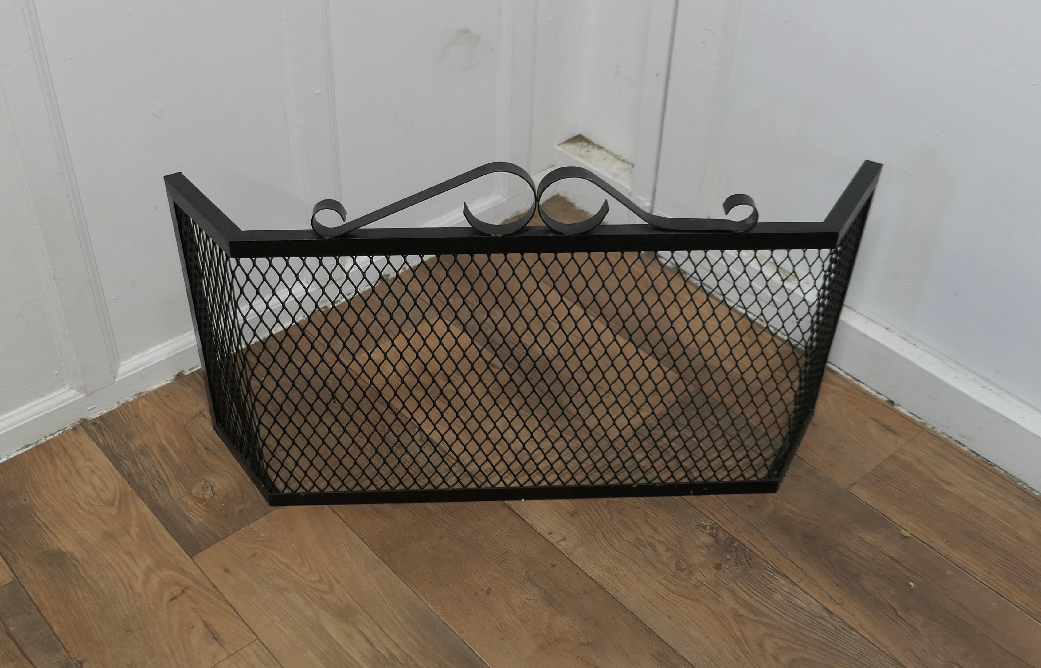 Unusual Heavy Iron Fire Guard   This is an unusual Fireguard  For Sale 2