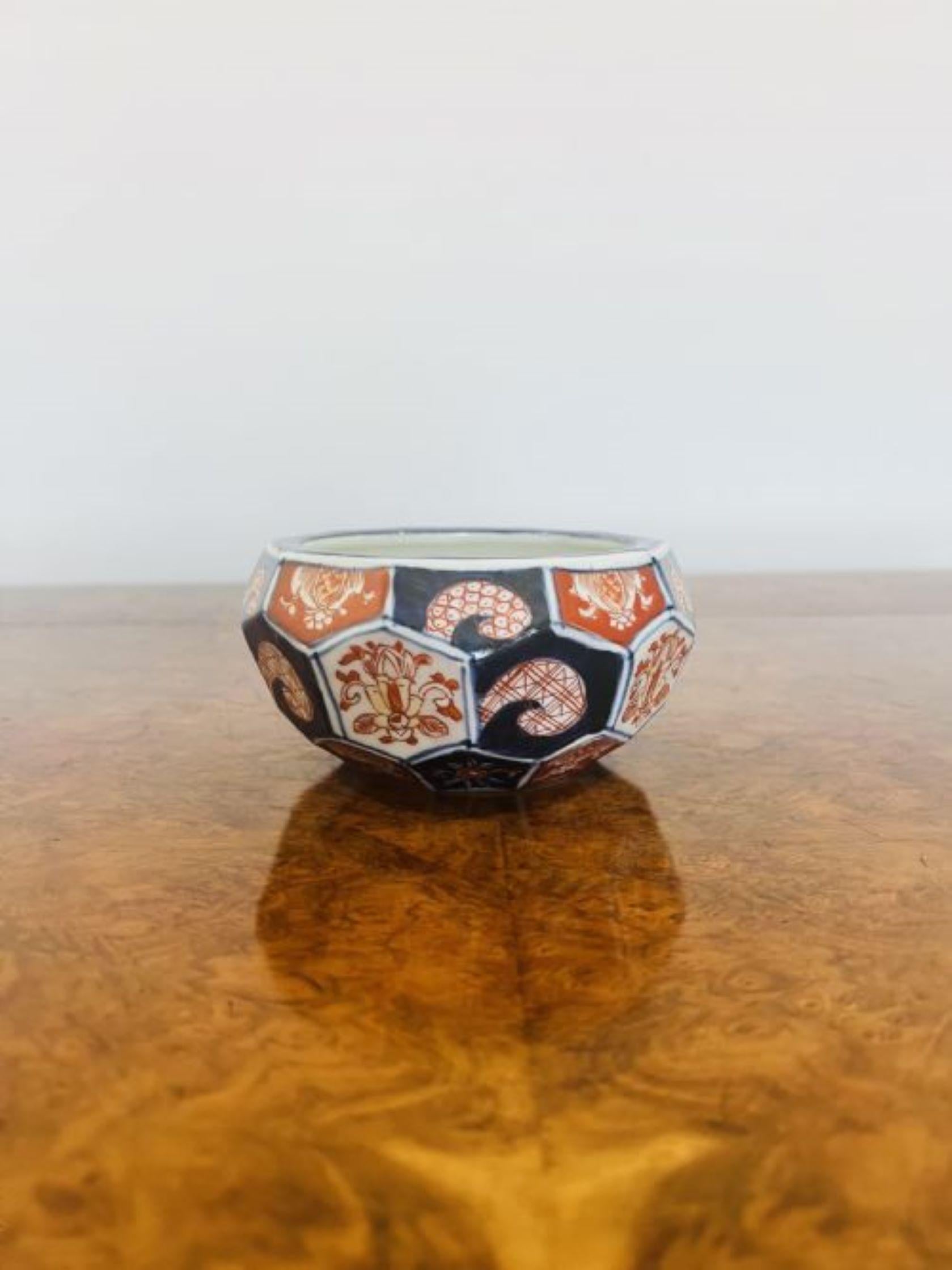 Unusual hexagonal shaped antique Japanese Imari bowl In Good Condition For Sale In Ipswich, GB