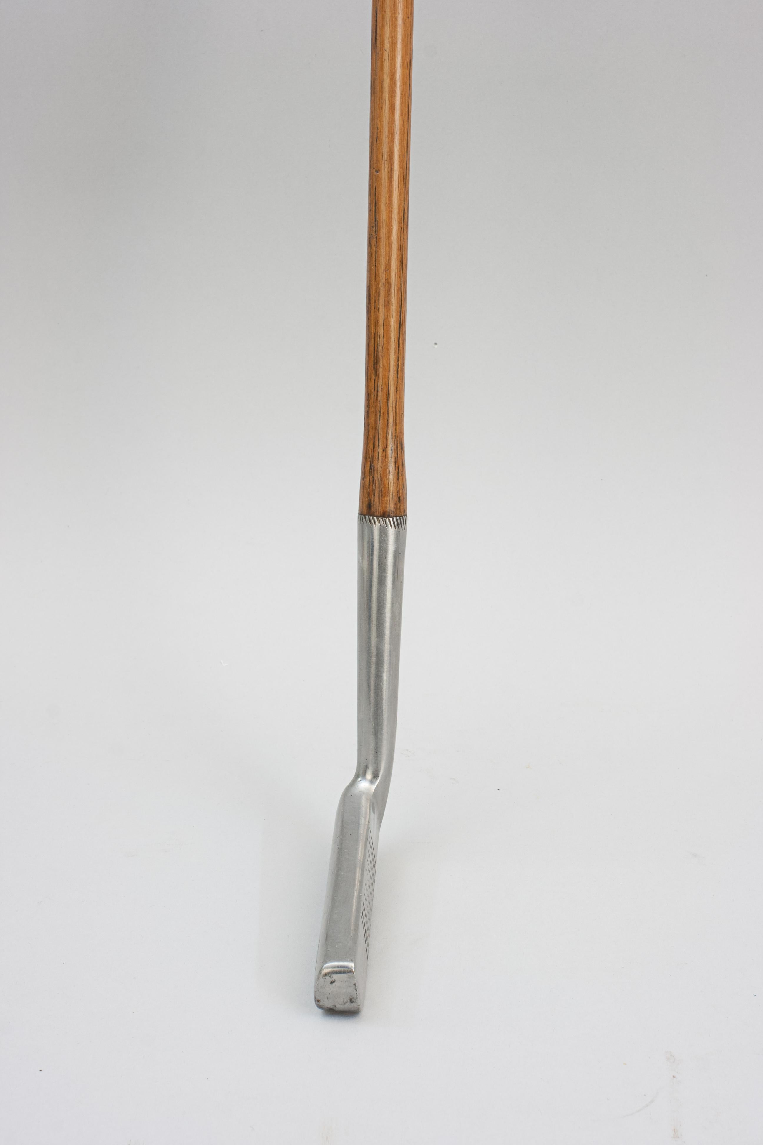 Unusual Hickory Golf Club, Putter In Good Condition For Sale In Oxfordshire, GB