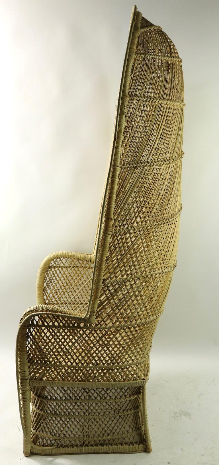 Unusual Hooded Wicker Peacock Chair In Good Condition In New York, NY