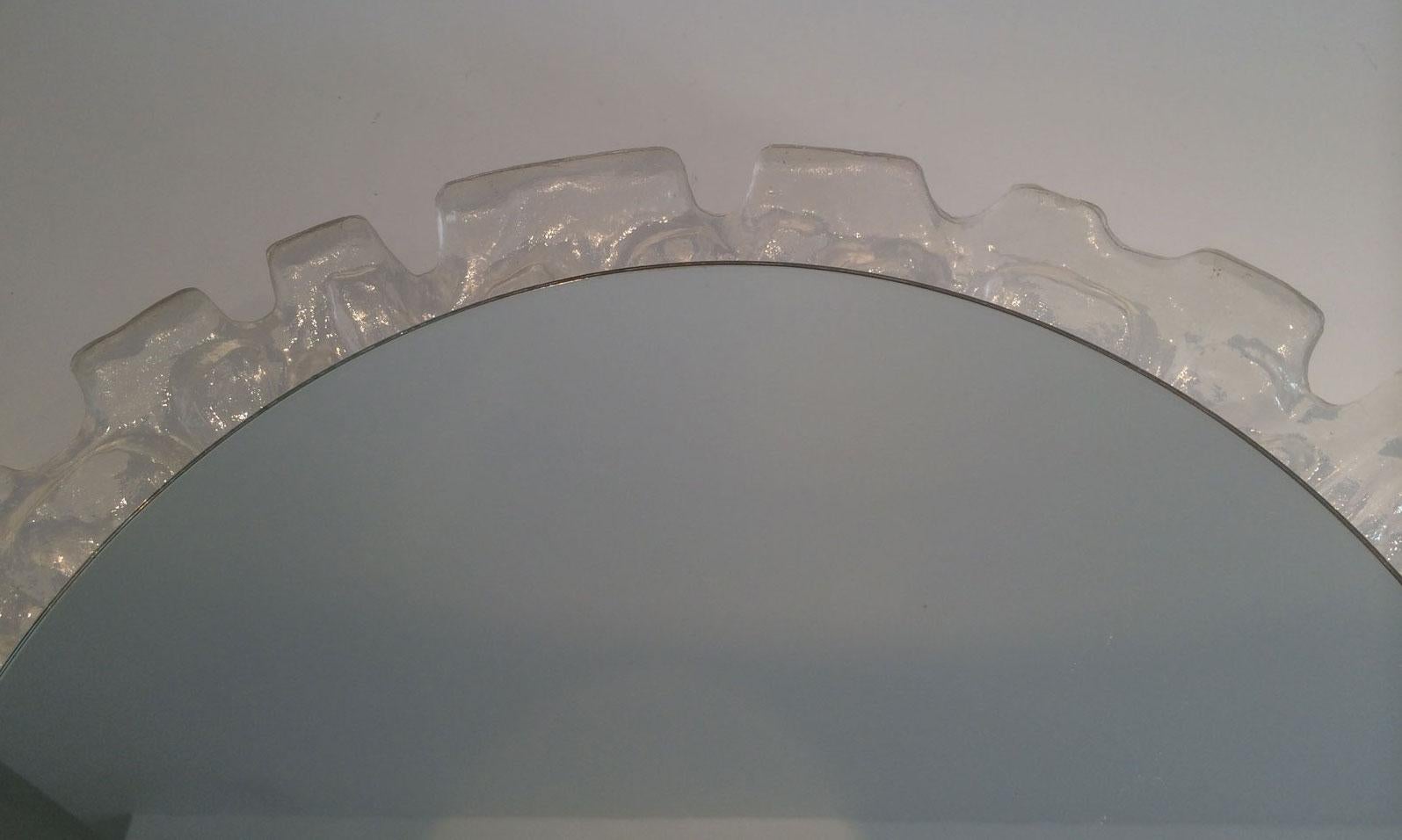 Ungewöhnlicher beleuchteter, geformter Kunststoffspiegel, um 1970 (Moderne der Mitte des Jahrhunderts) im Angebot