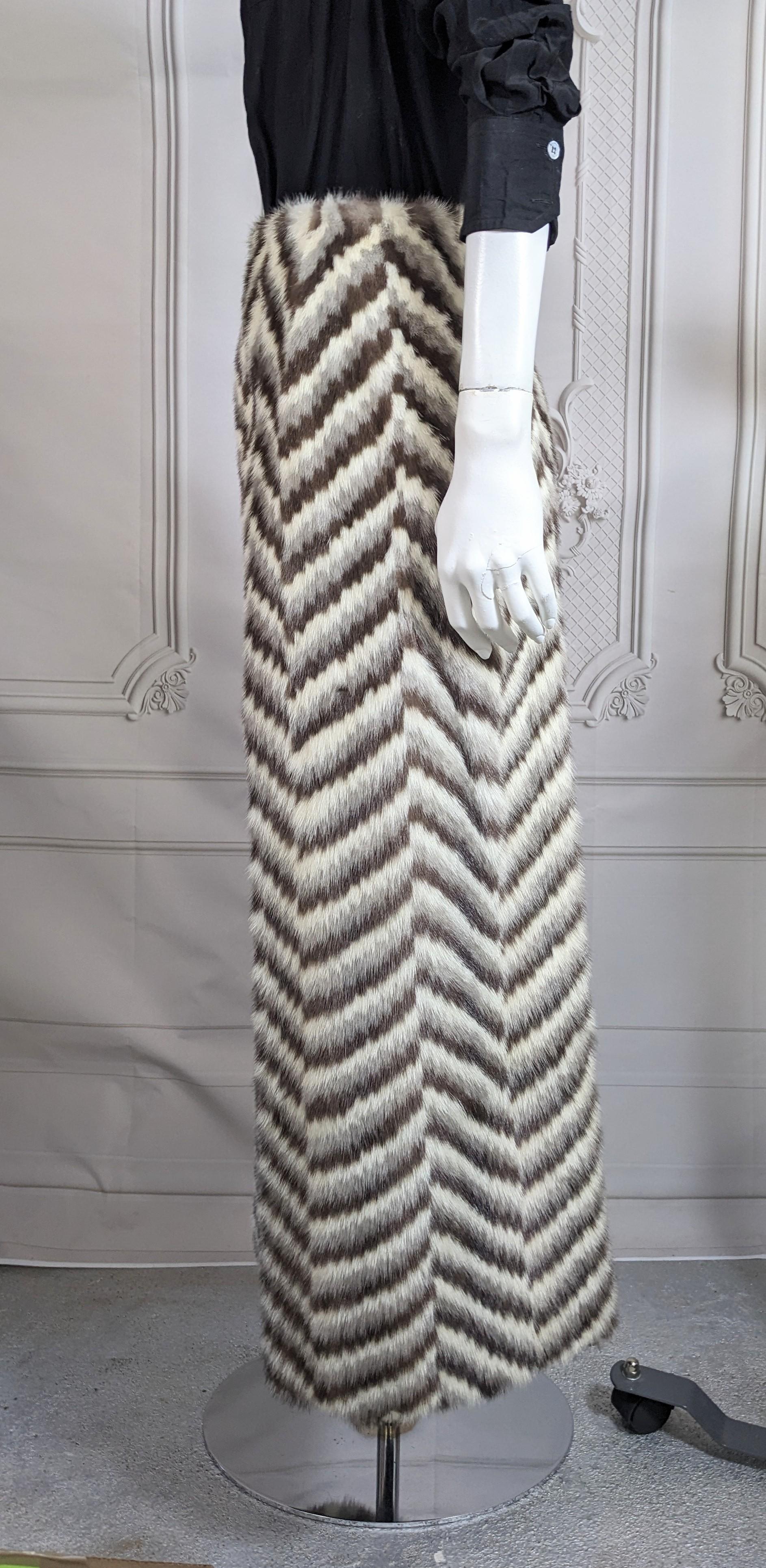 Jupe inhabituelle à motif chevron en vison intarsia Pour femmes en vente