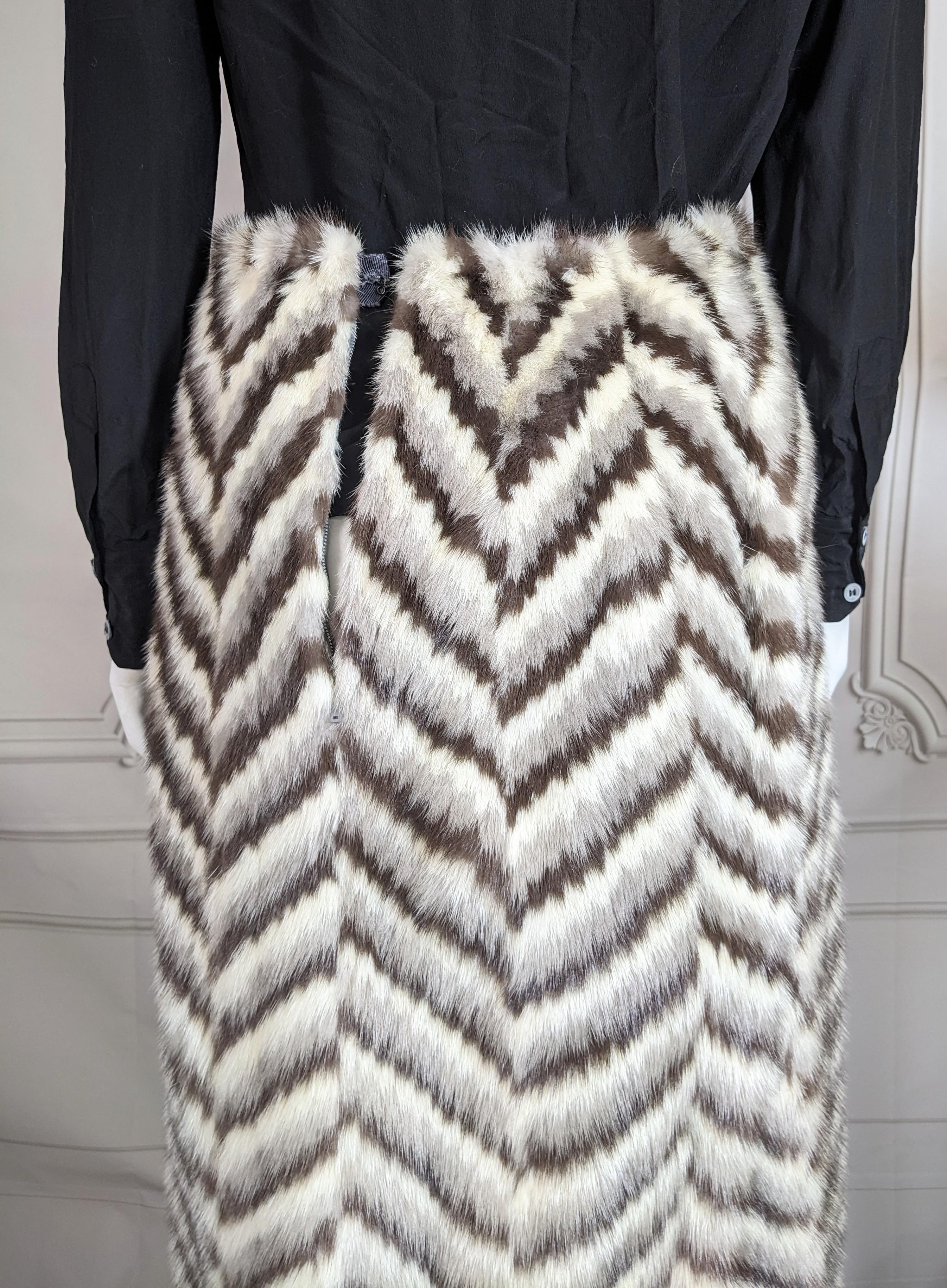 Jupe inhabituelle à motif chevron en vison intarsia en vente 3