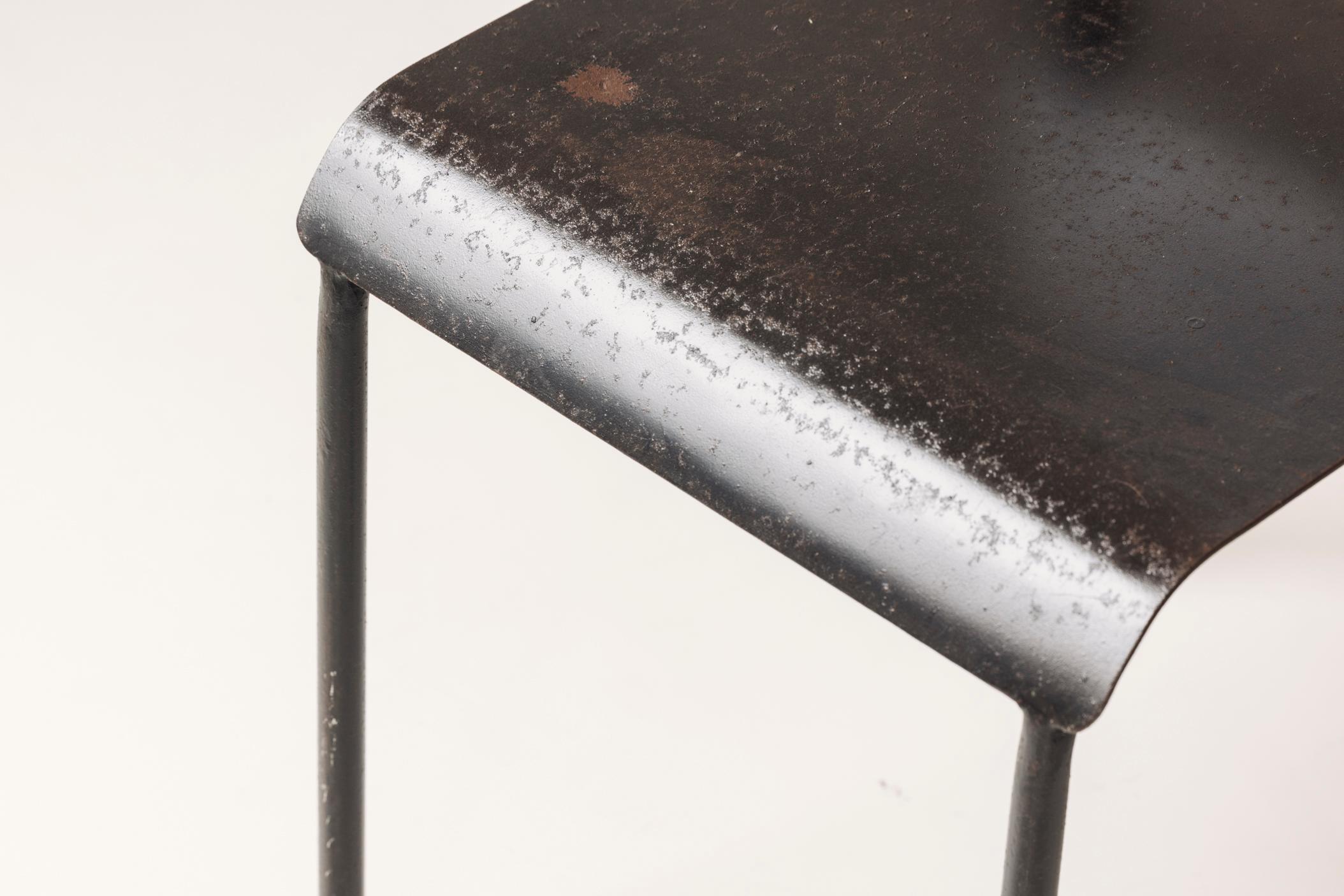 Unusual interpretation Jean Prouvé Metropole 305 / Standard Chair, France, 1950s For Sale 3
