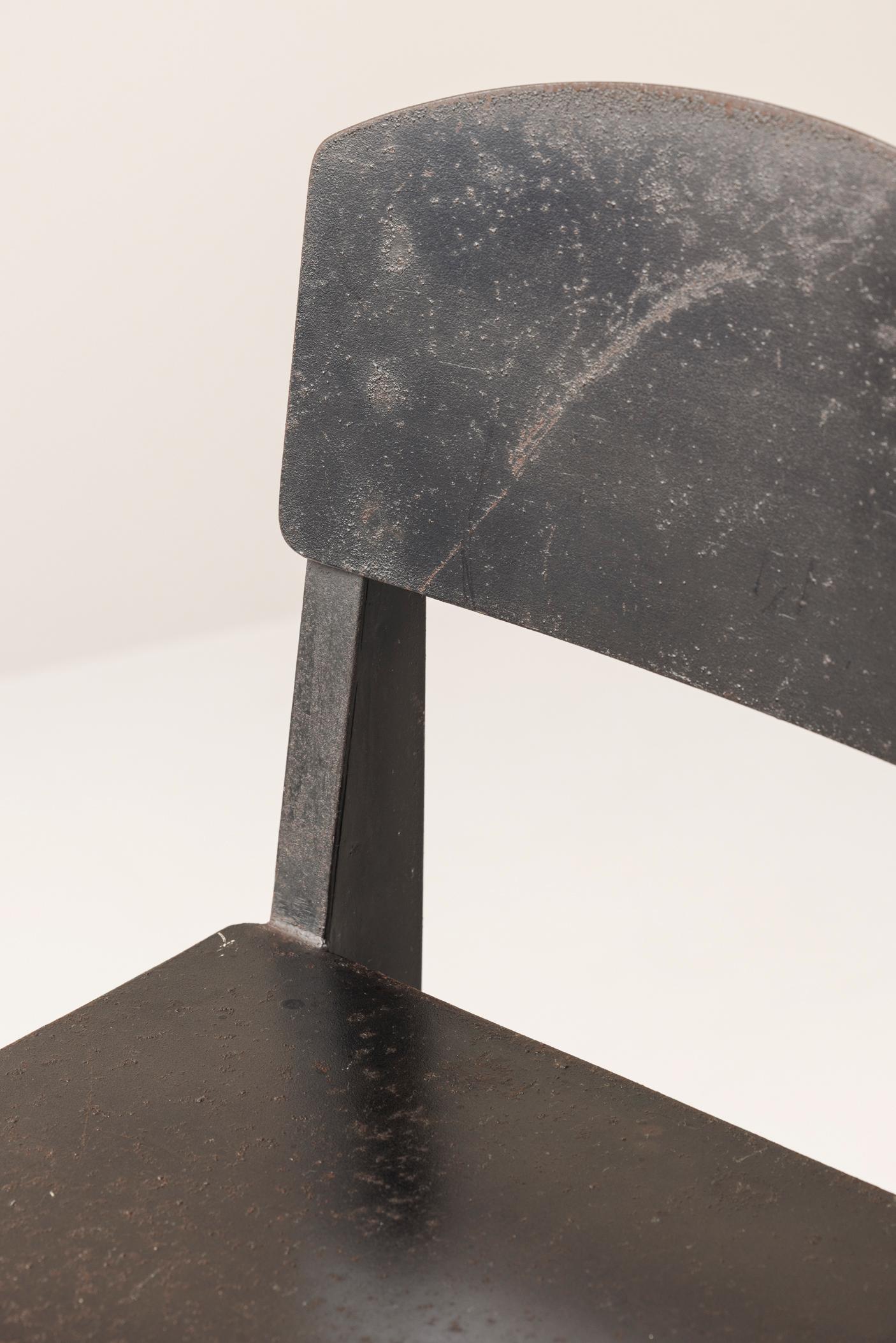 Unusual interpretation Jean Prouvé Metropole 305 / Standard Chair, France, 1950s For Sale 4