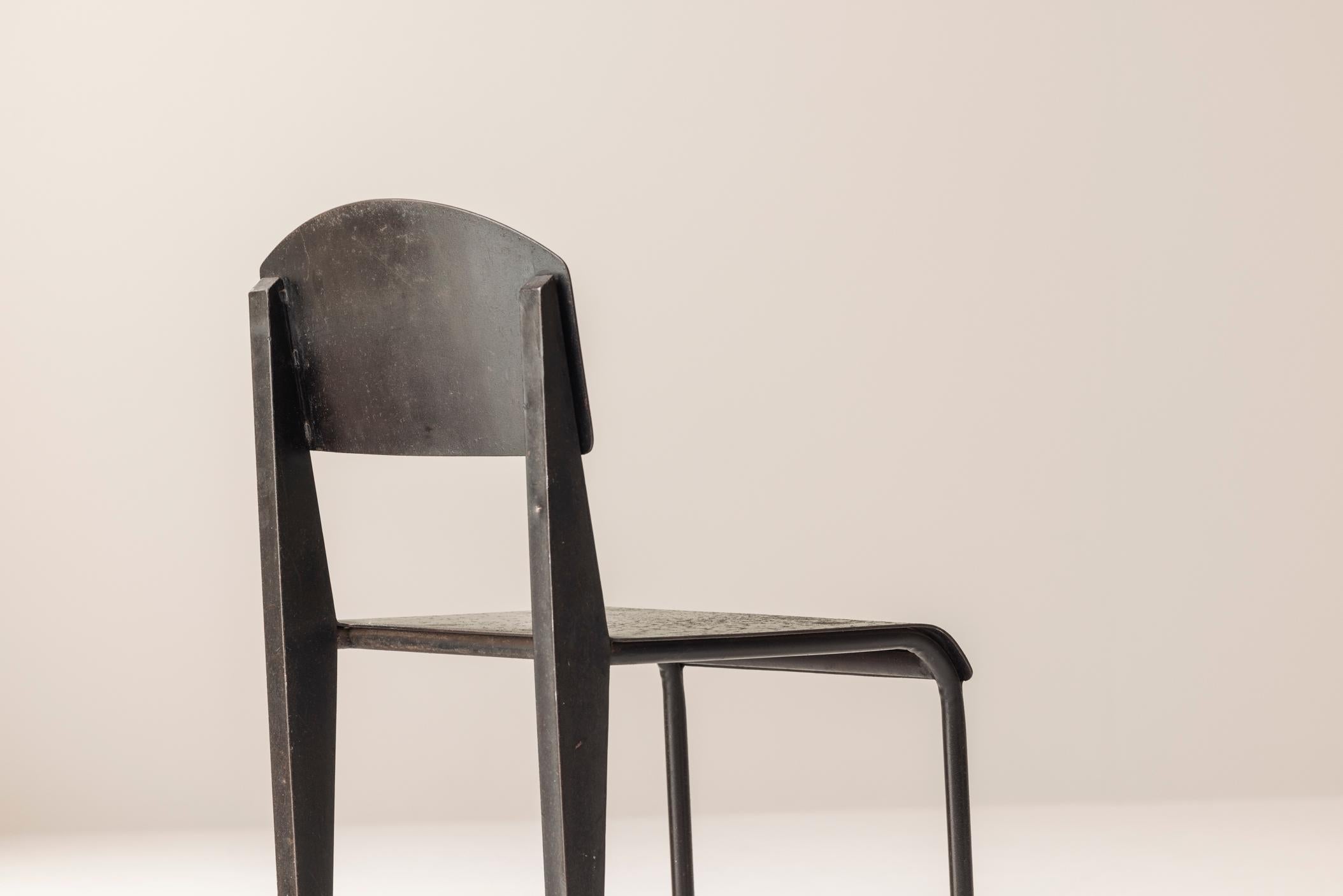Unusual interpretation Jean Prouvé Metropole 305 / Standard Chair, France, 1950s For Sale 1