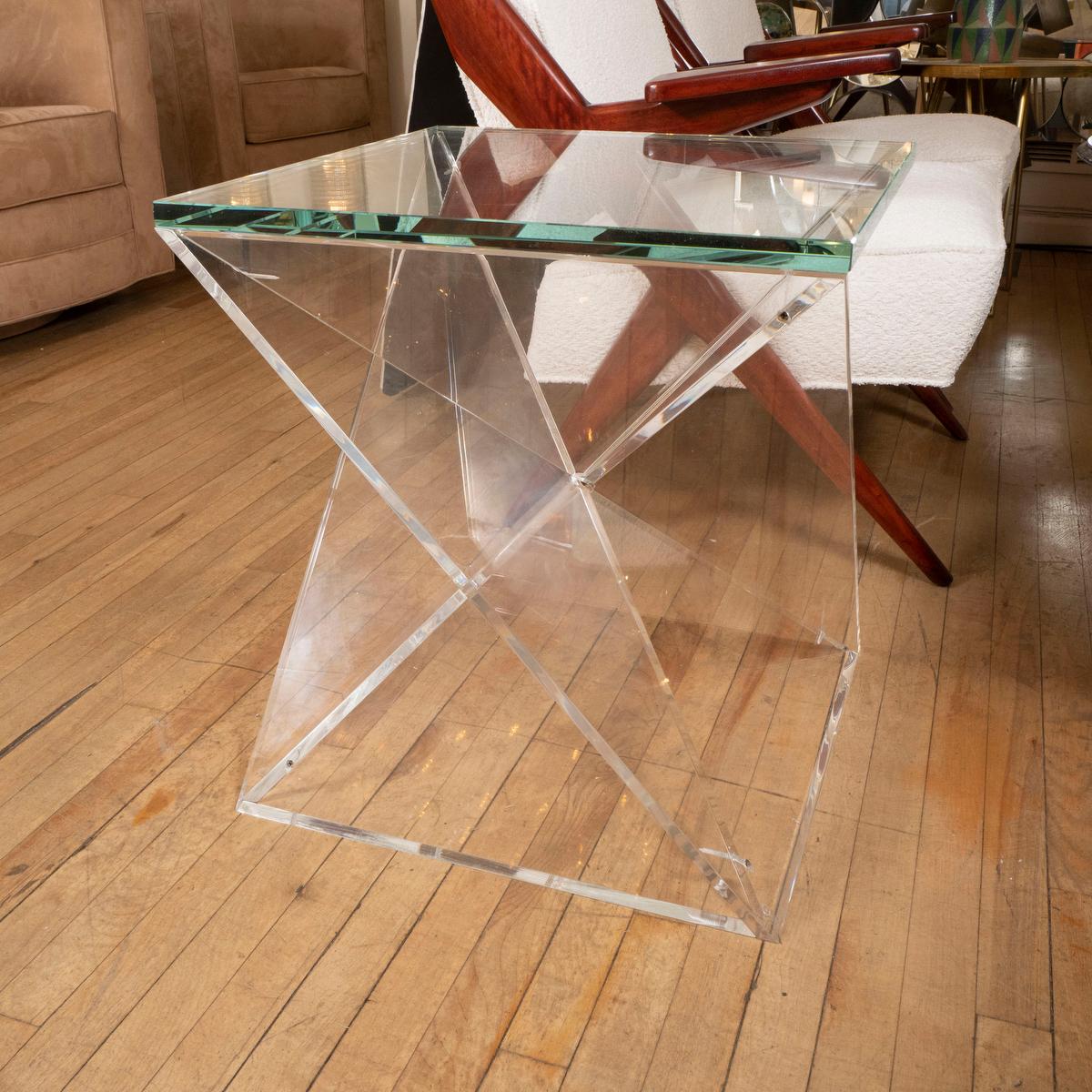 American Unusual intersecting Lucite side table For Sale