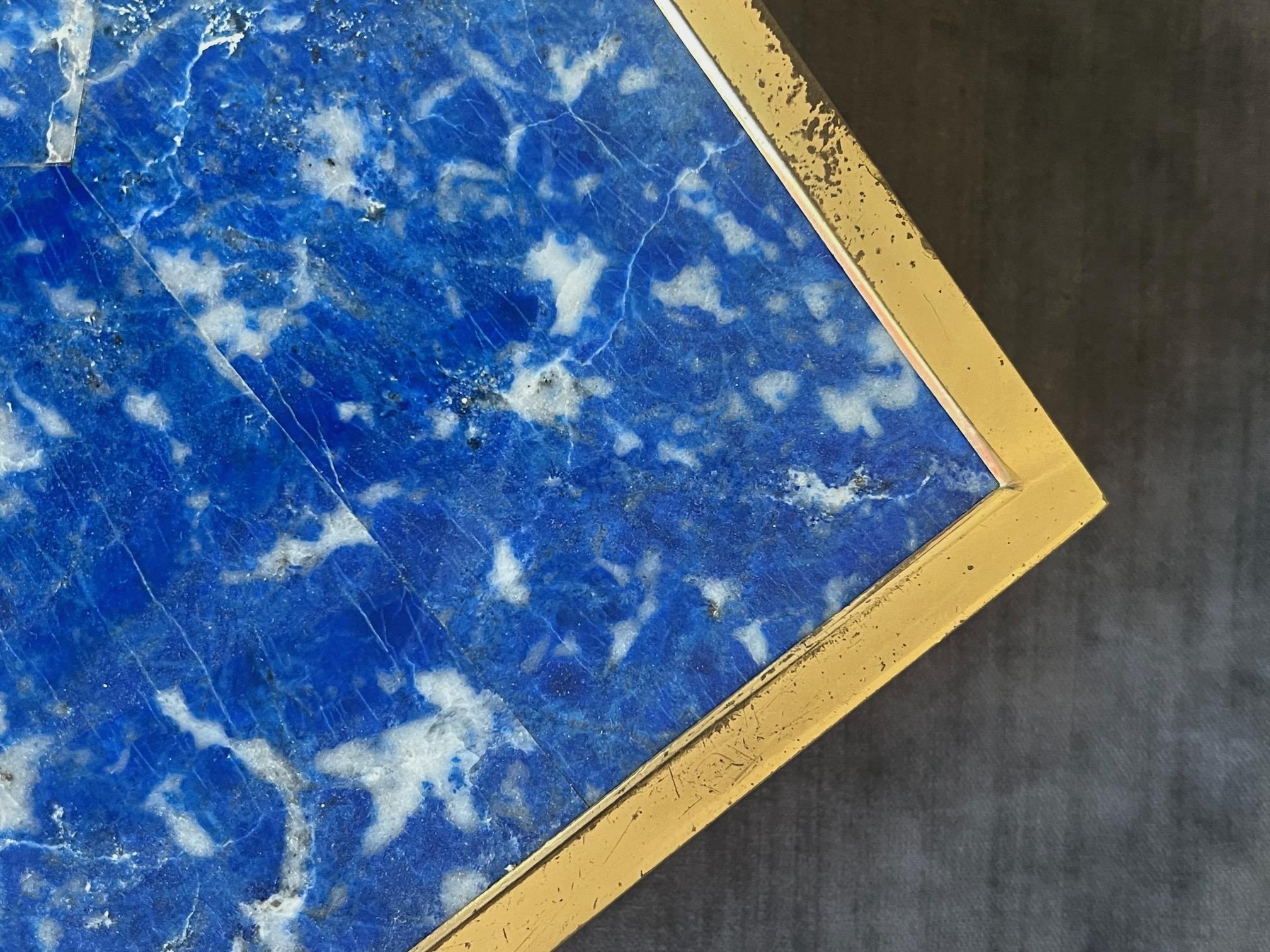 Boîte italienne insolite en laiton et lapis-lazuli en vente 2