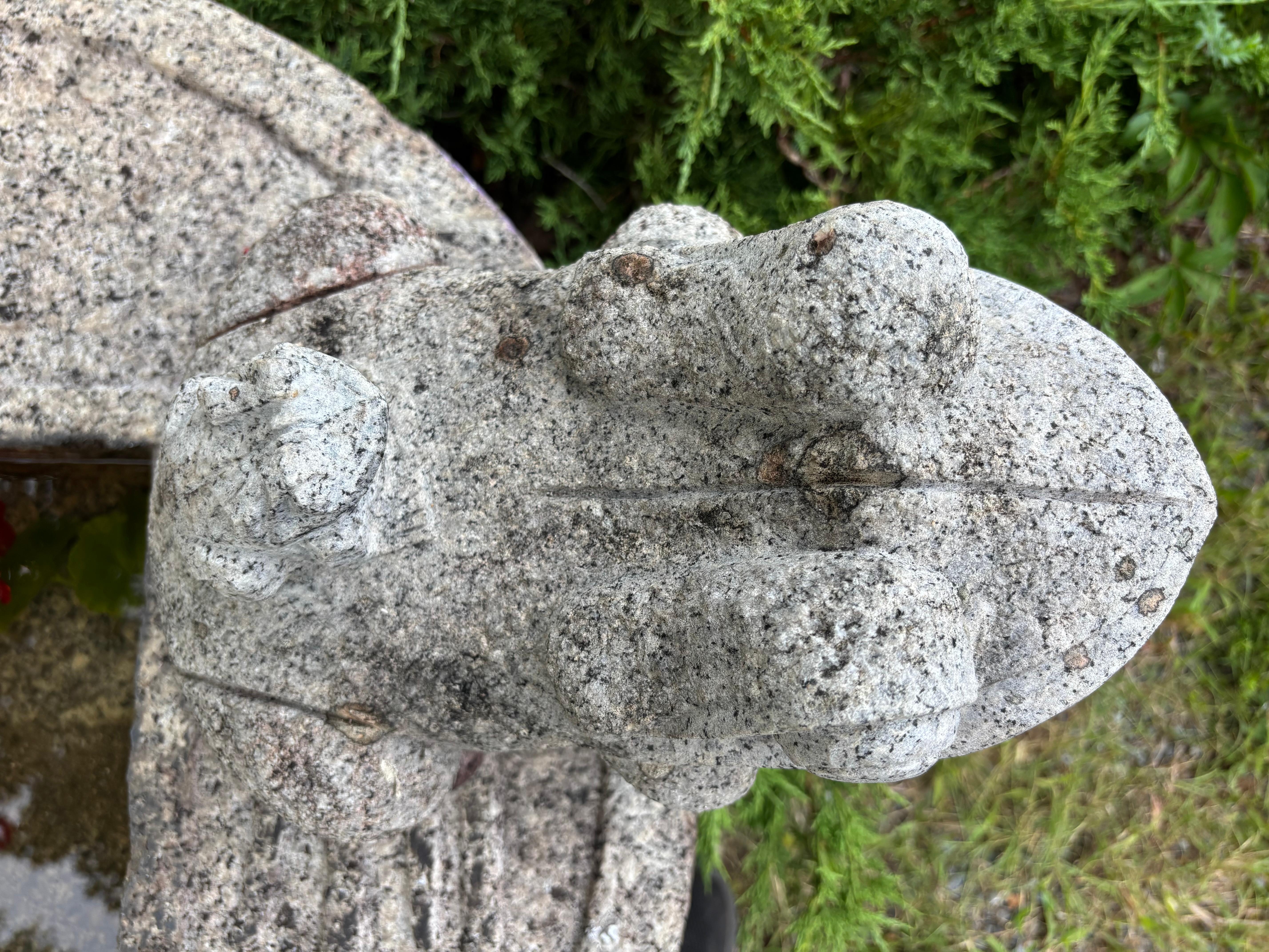 Insólita rana y bebé de piedra antiguos de Japón Alegra tu jardín de corazón  Alma siglo XX en venta