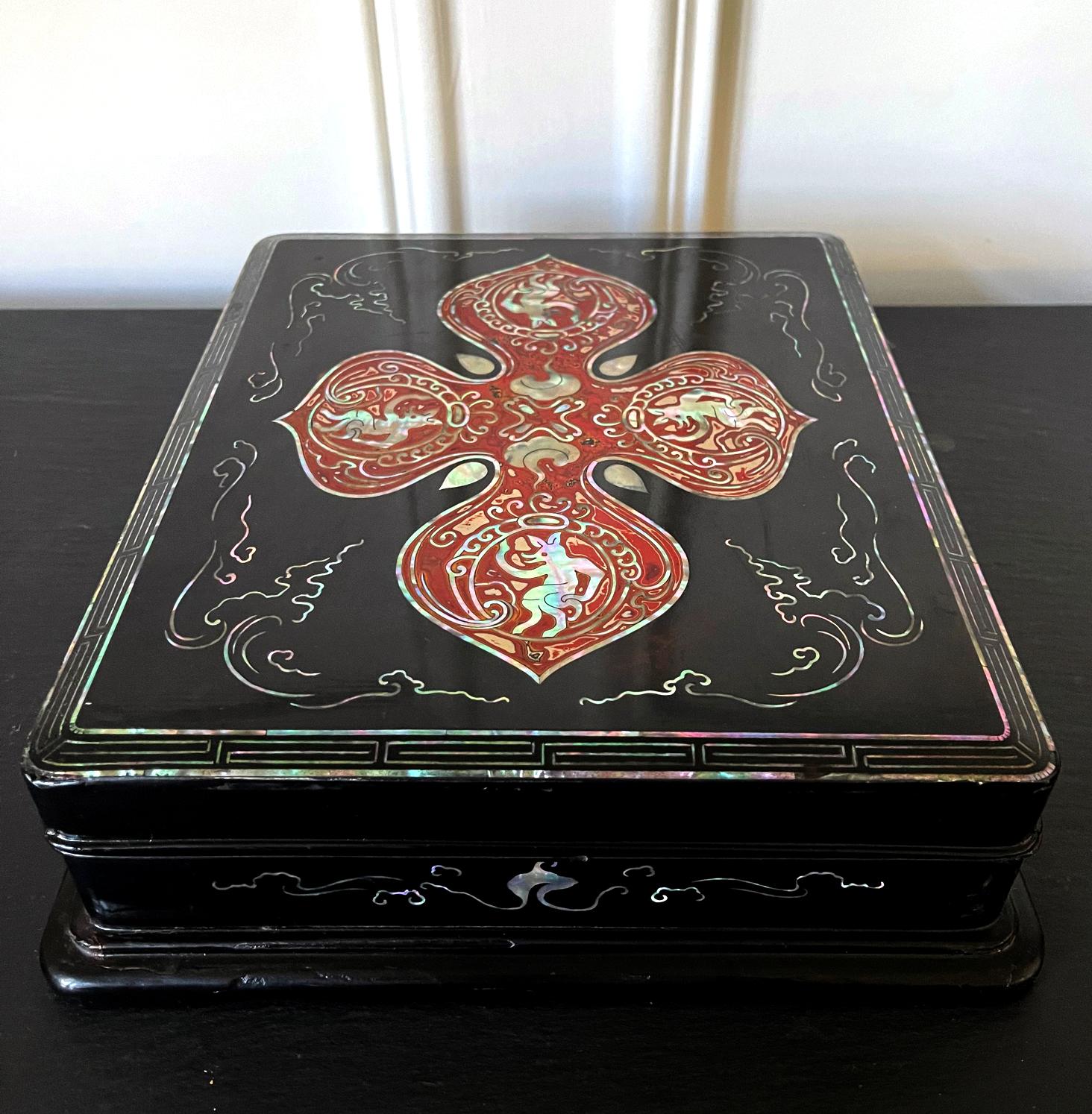 Unusual Japanese Lacquer Inkstone Box with MOP Inlays For Sale 4