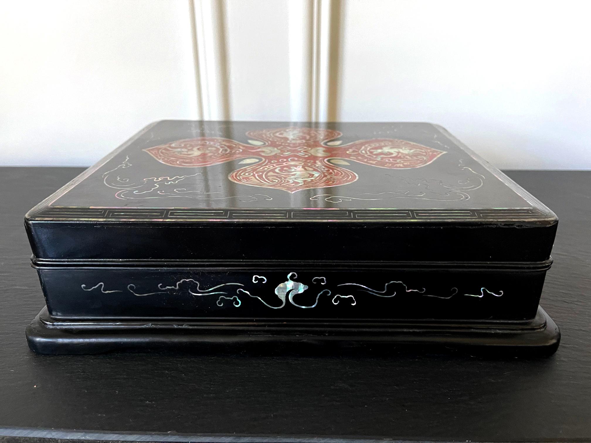 Unusual Japanese Lacquer Inkstone Box with MOP Inlays In Good Condition For Sale In Atlanta, GA