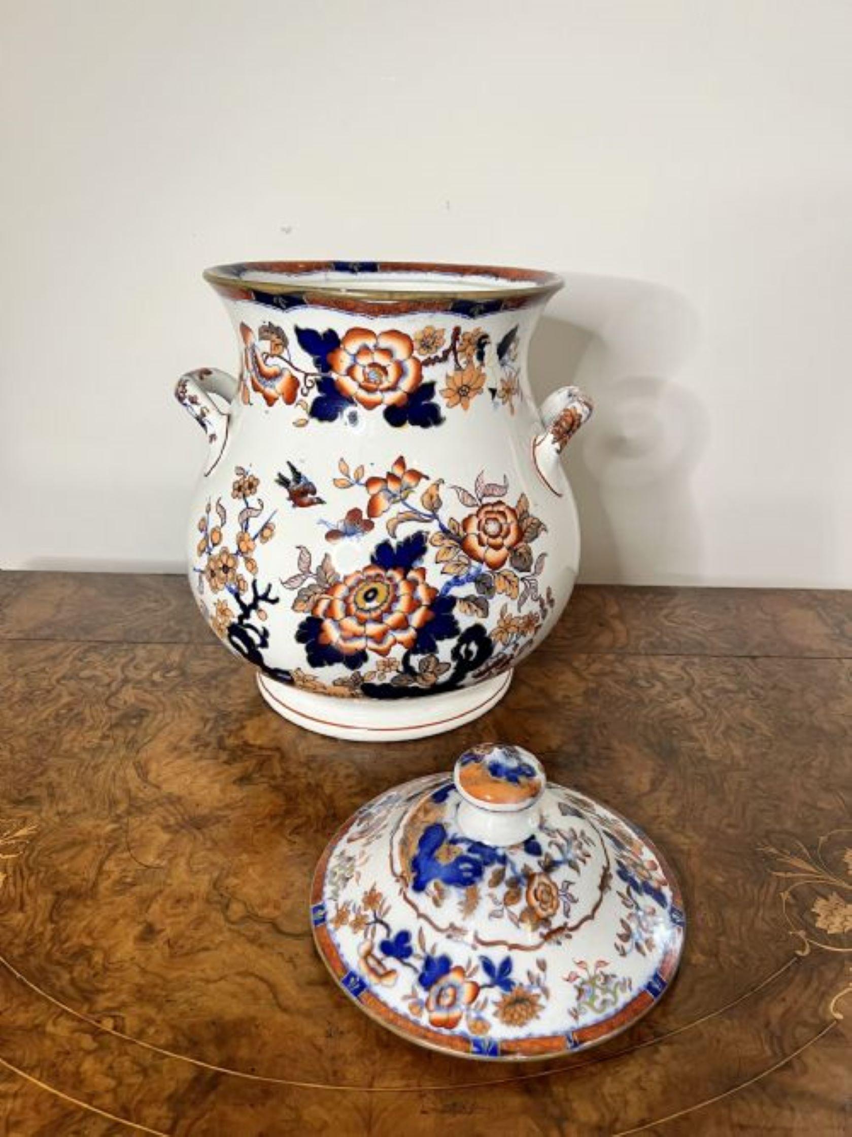 Unusual large antique Japanese imari lidded vase  In Good Condition For Sale In Ipswich, GB