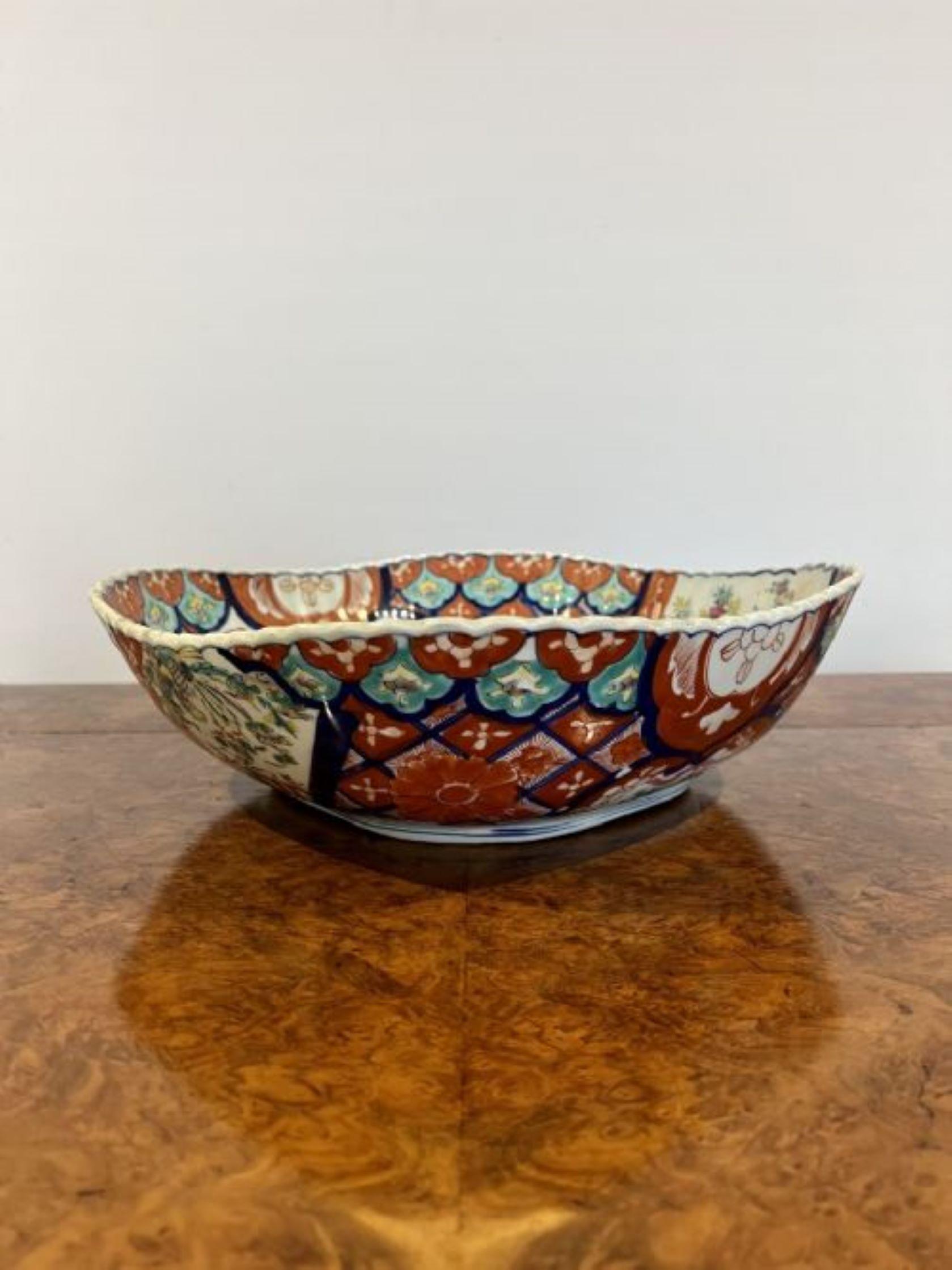 Unusual large antique Japanese quality Imari bowl In Good Condition For Sale In Ipswich, GB