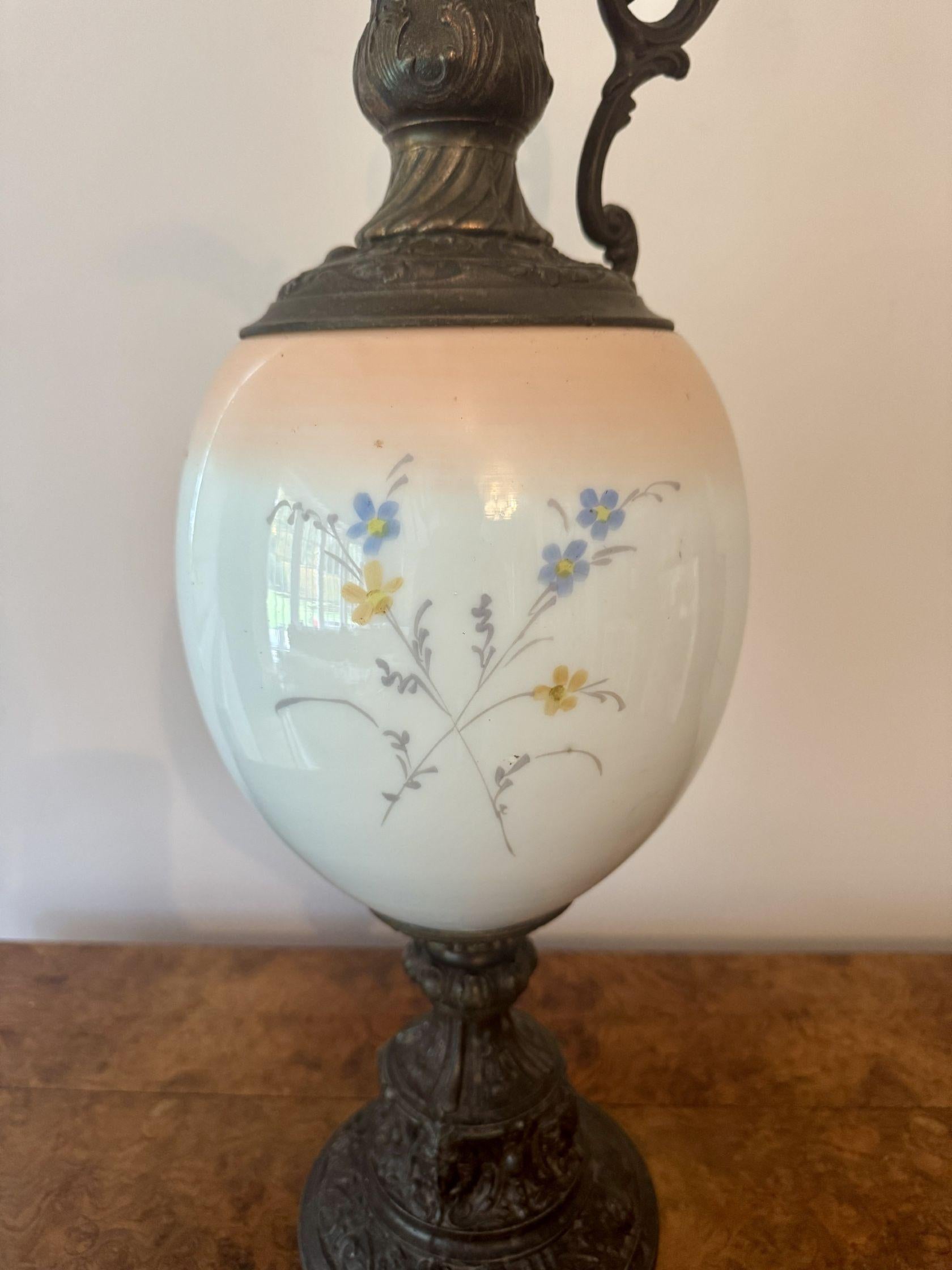 Métal Inhabituelle grande aiguière victorienne ancienne en vente