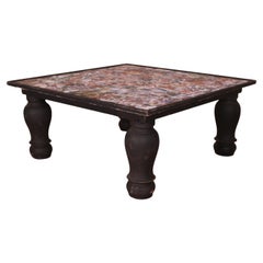 Grande table basse inhabituelle