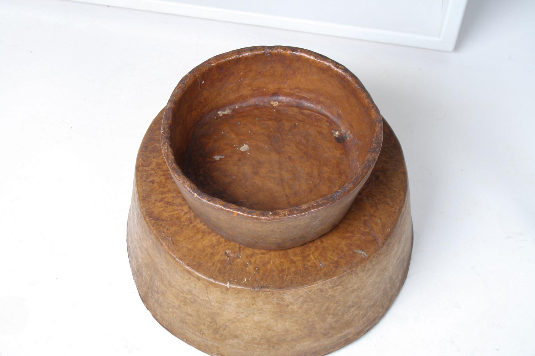 Grand bol décoratif inhabituel en papier mâché antique - Shelf Art en vente 3