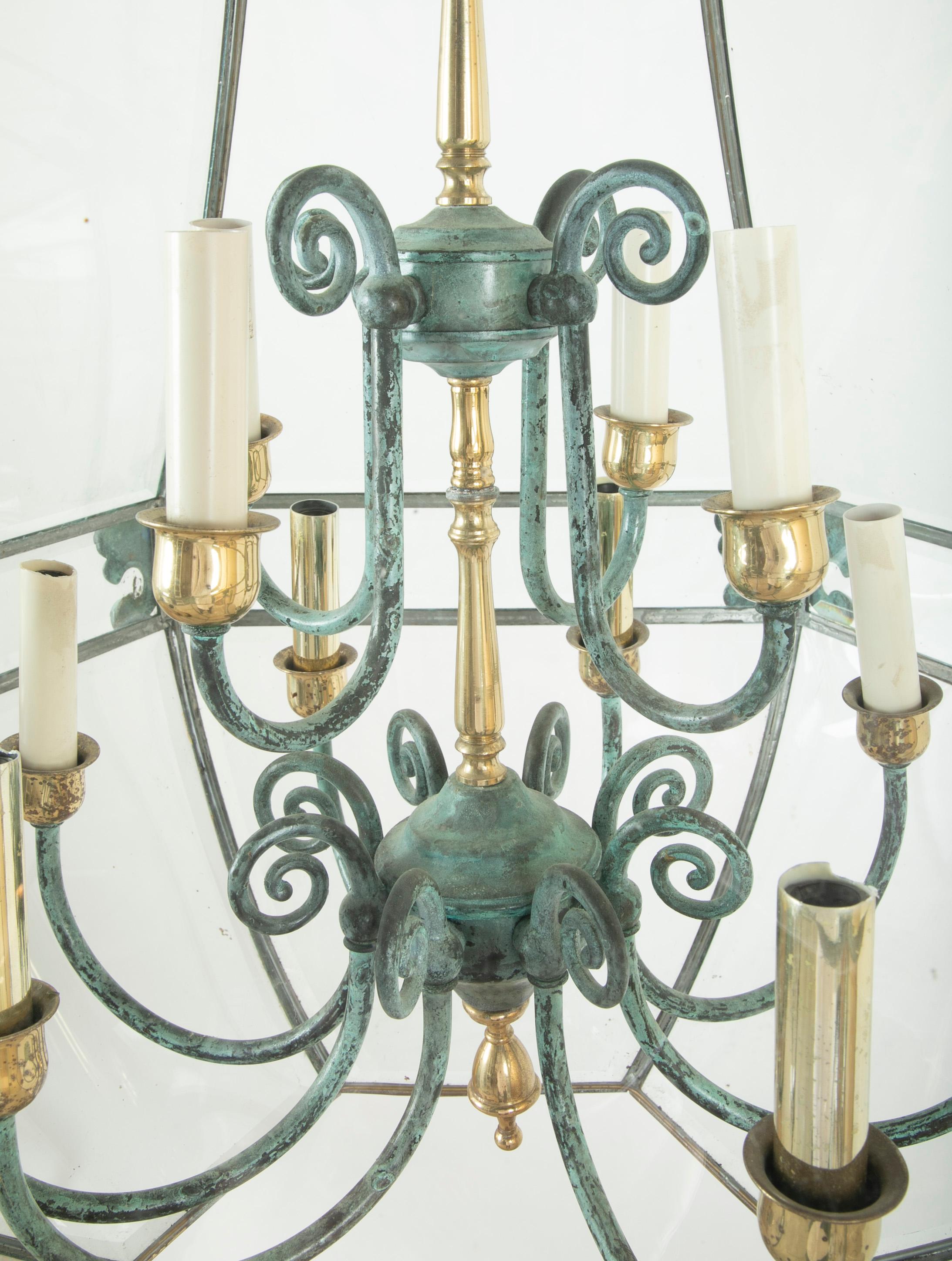 Grande lanterne hexagonale en bronze avec panneaux en verre biseauté en vente 4