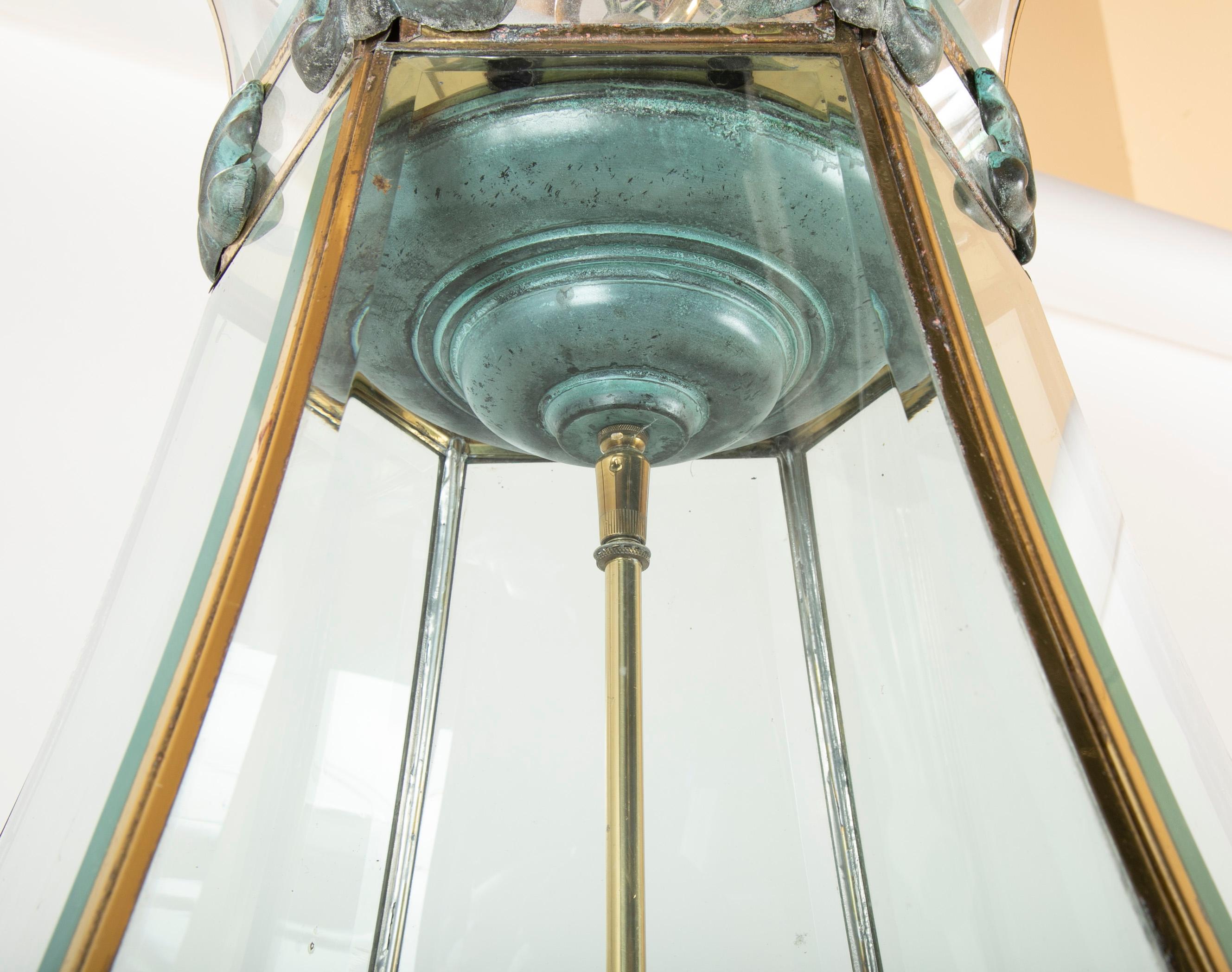 Grande lanterne hexagonale en bronze avec panneaux en verre biseauté en vente 5