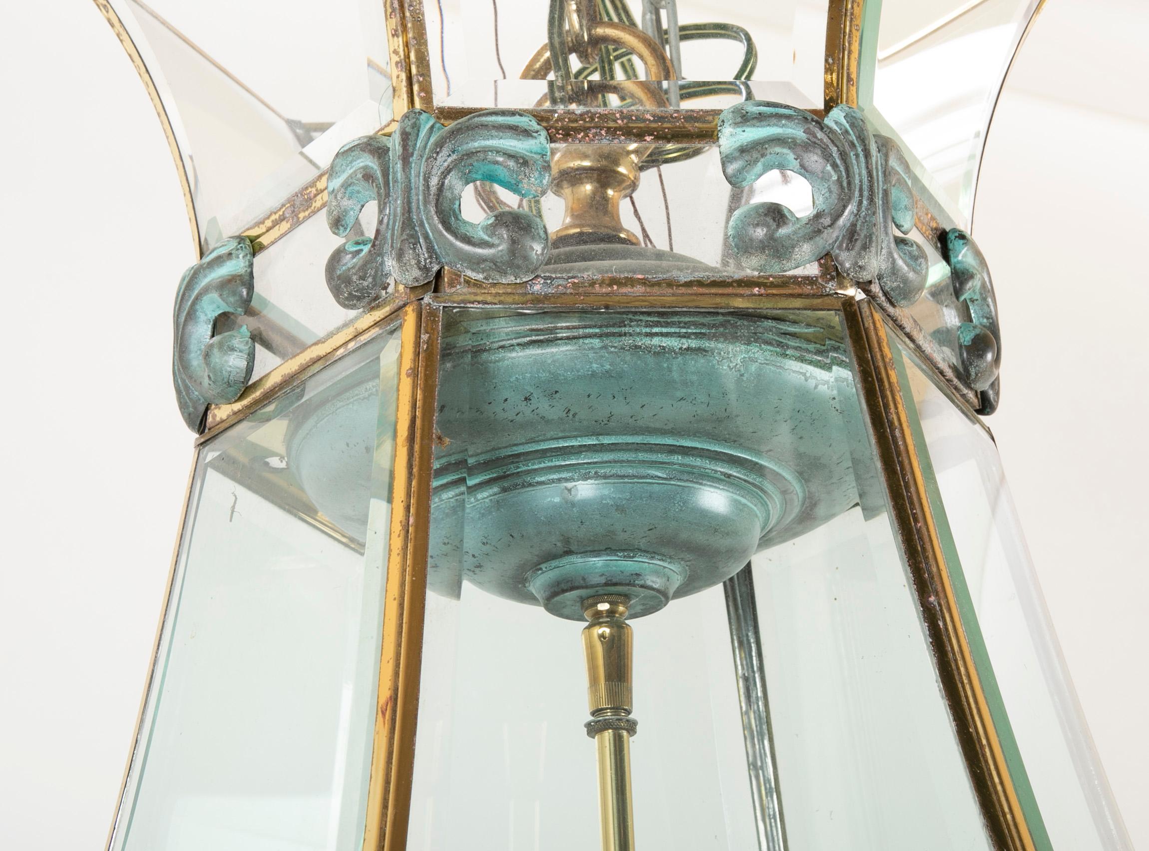 Grande lanterne hexagonale en bronze avec panneaux en verre biseauté en vente 6